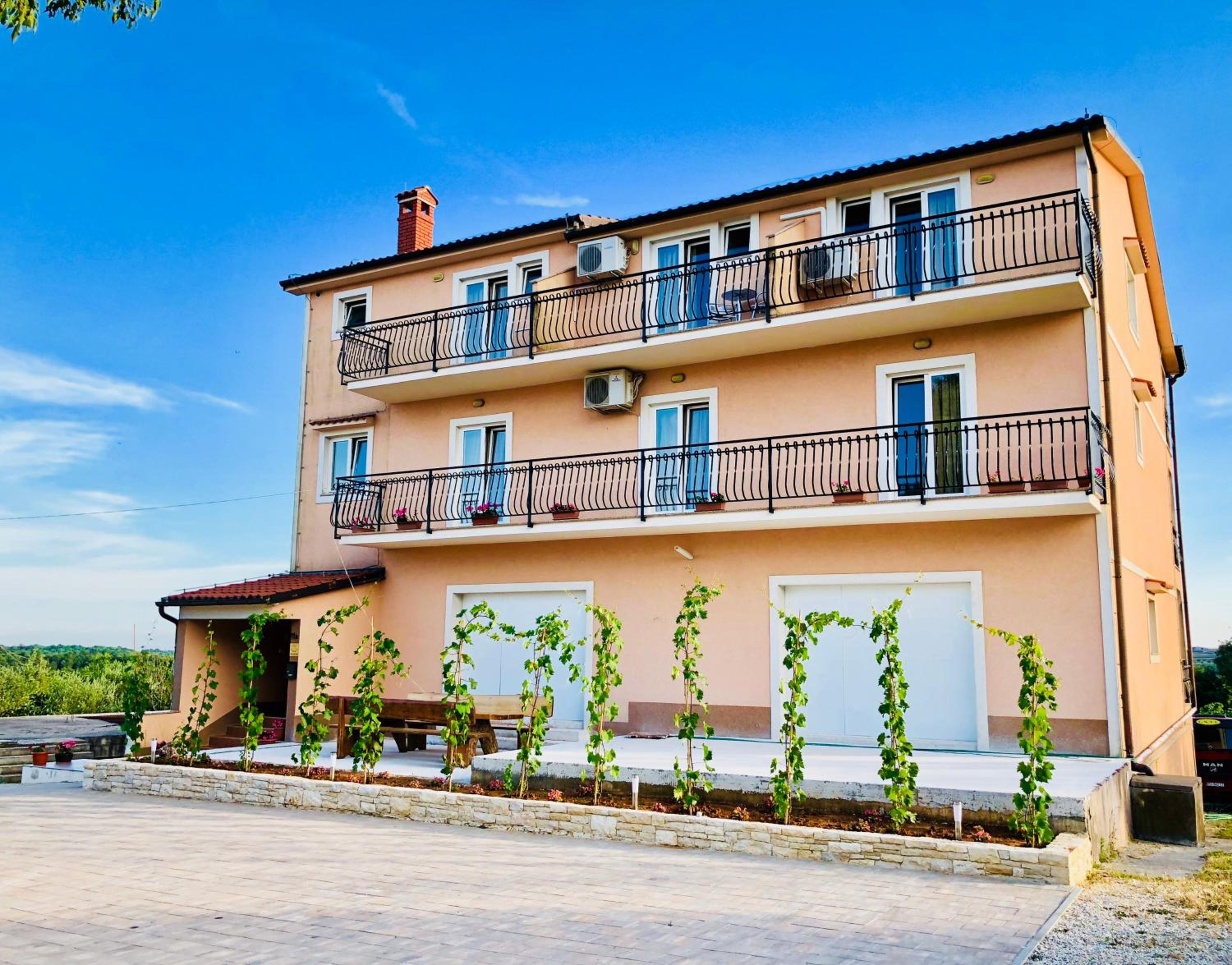 Guest House Maxi view 2