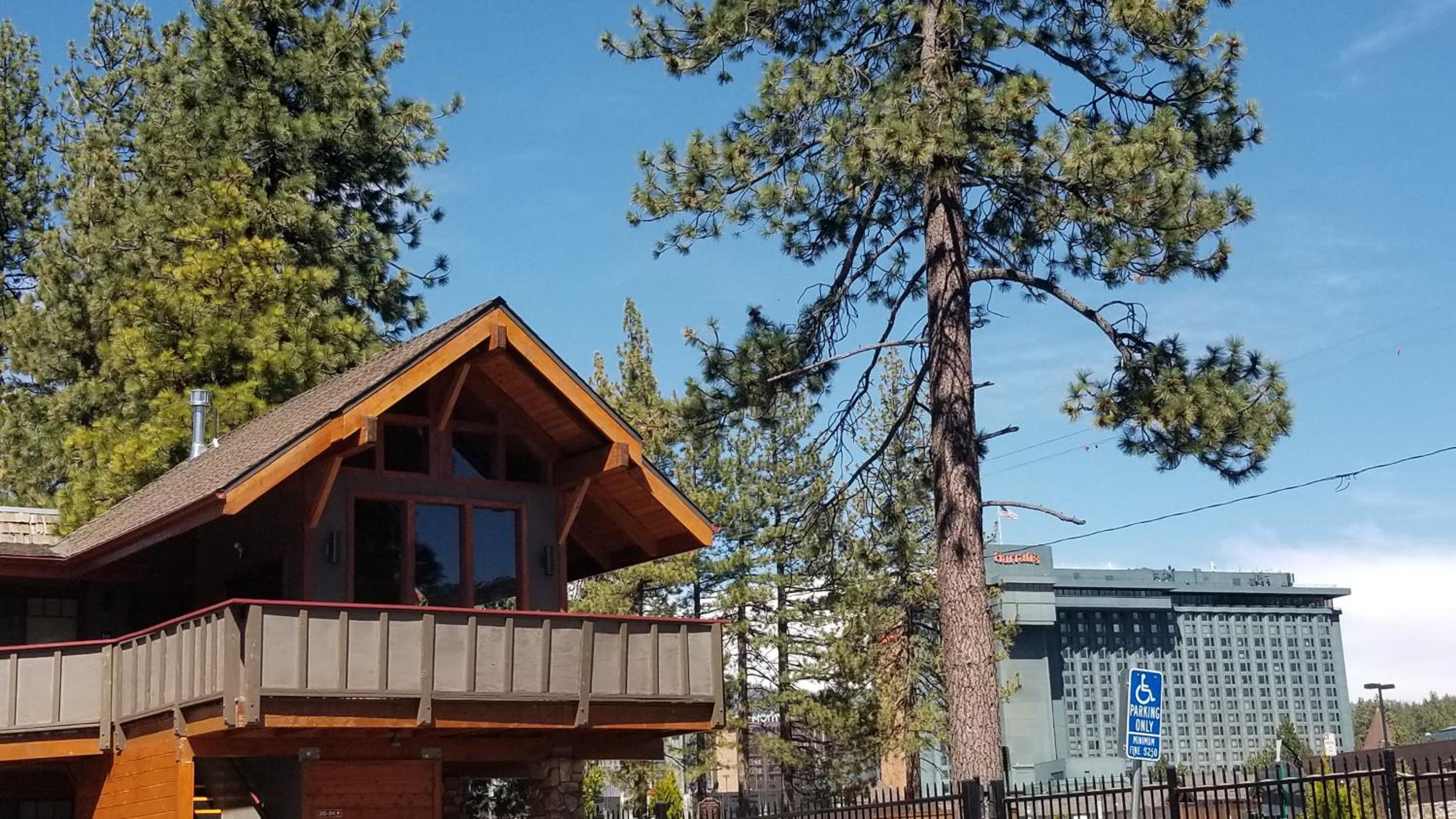 Gondola Lodge with 5-dollar Beach Voucher