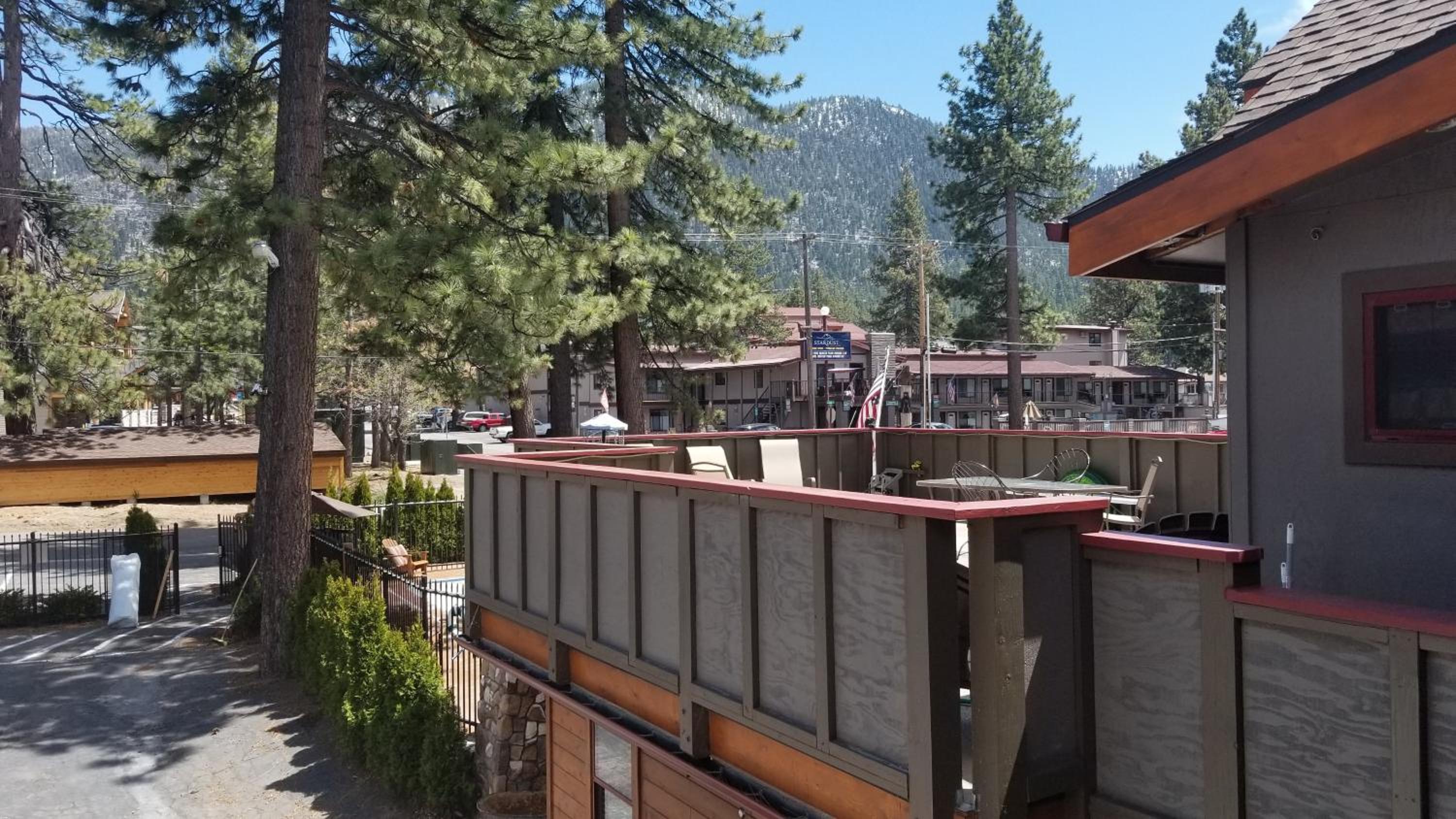 Gondola Lodge with 5-dollar Beach Voucher