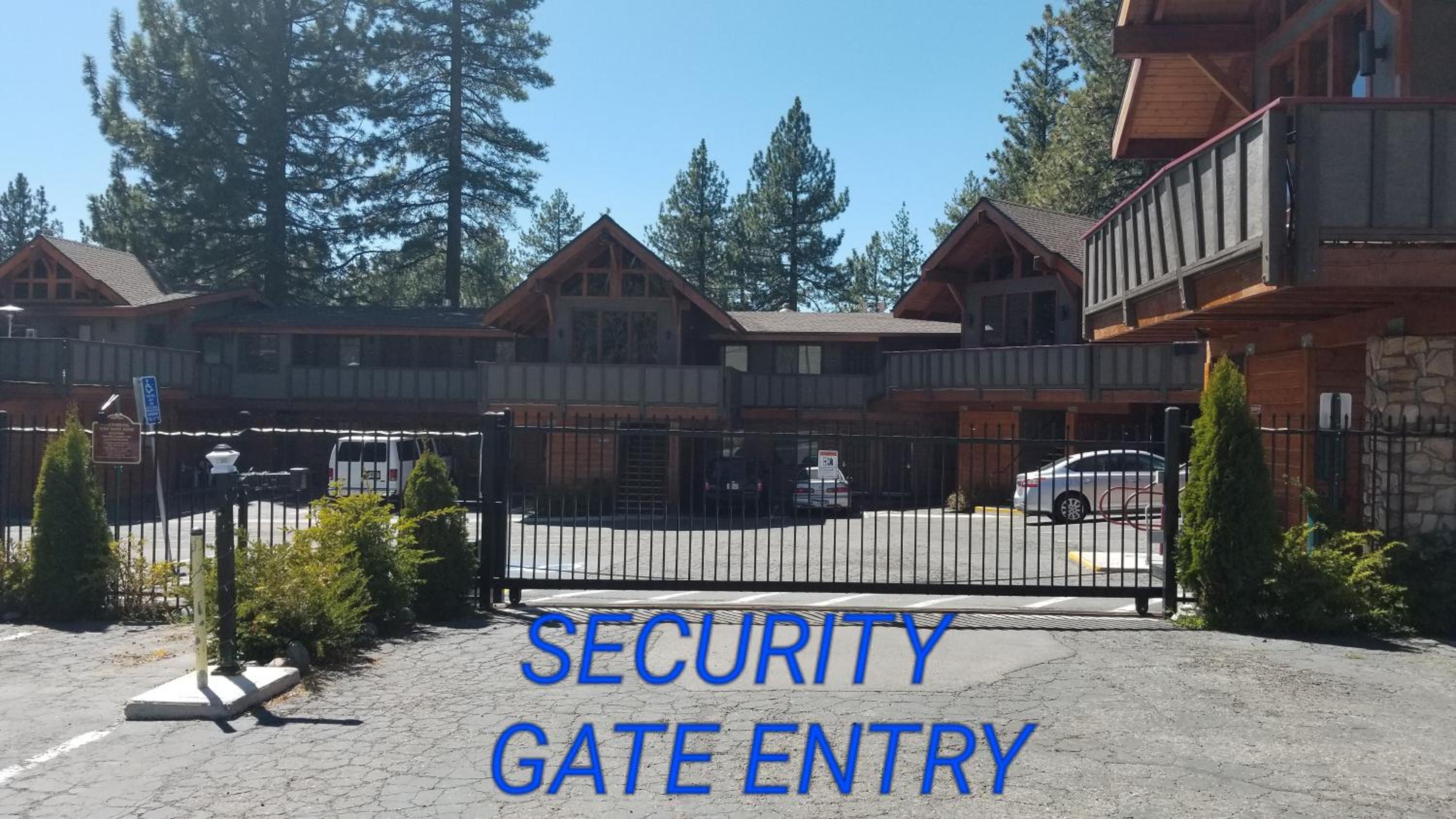Gondola Lodge with 5-dollar Beach Voucher