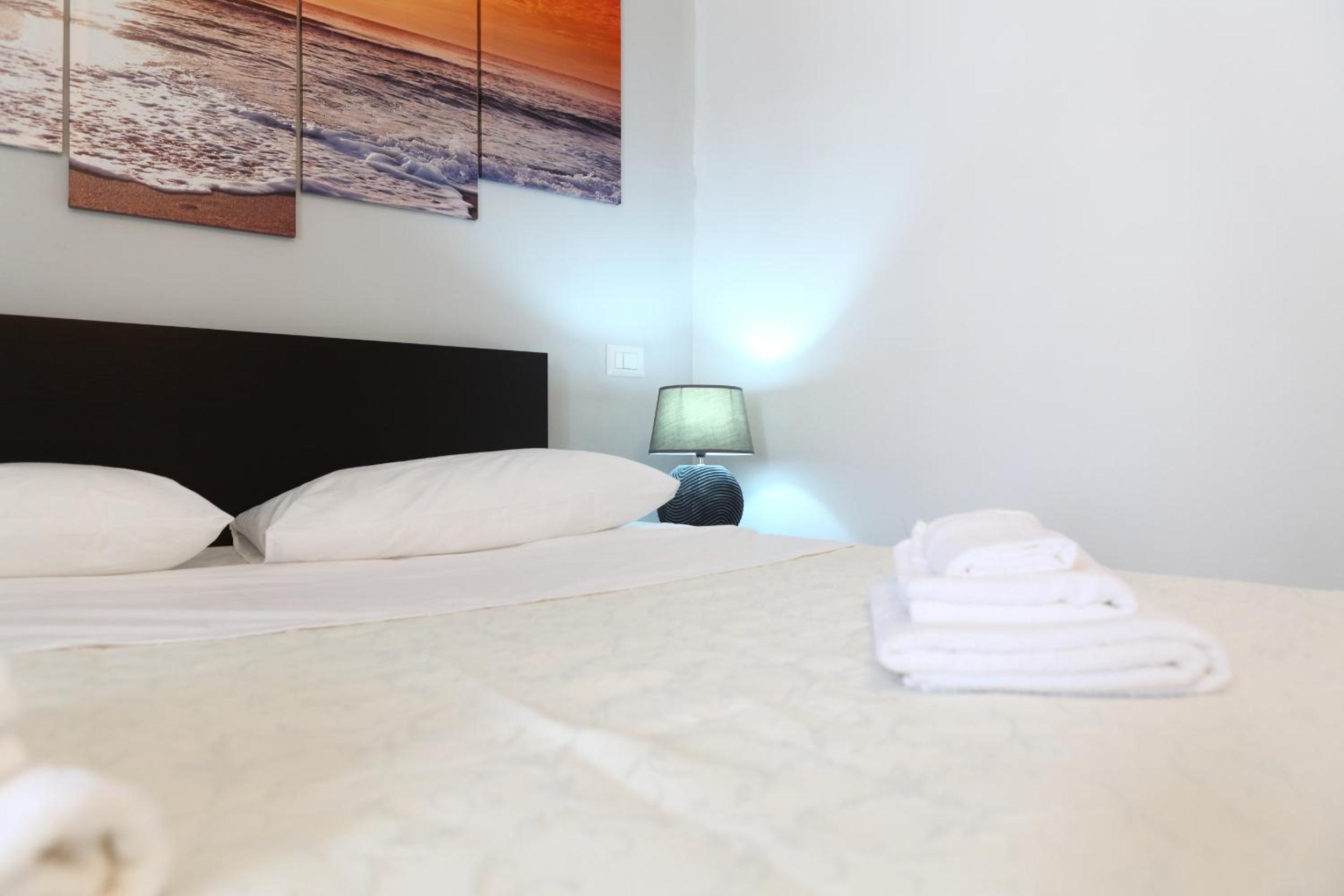 Palazzo Melnis en Cefalù — hotel room