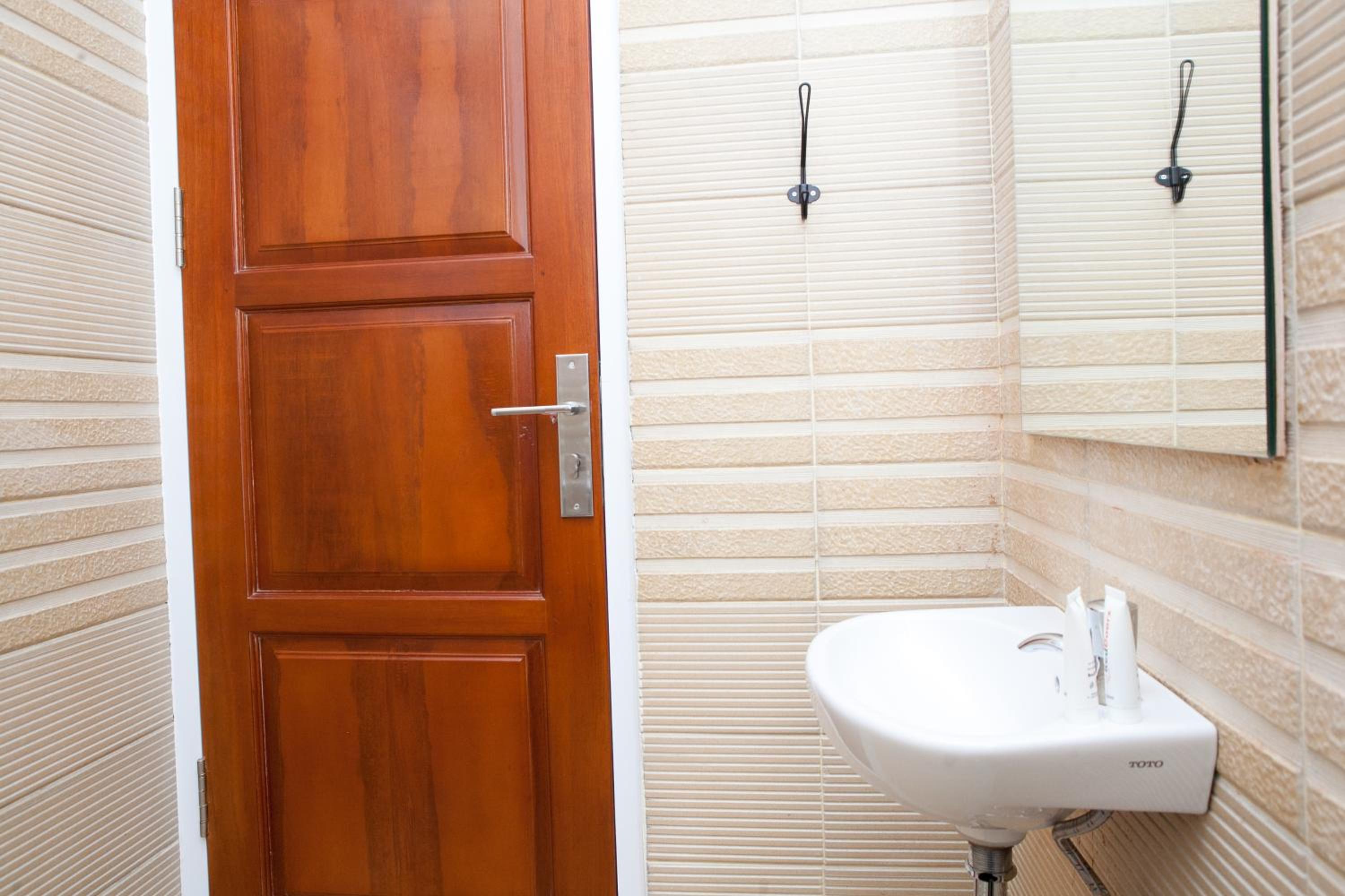 RedDoorz Plus near Pasundan University