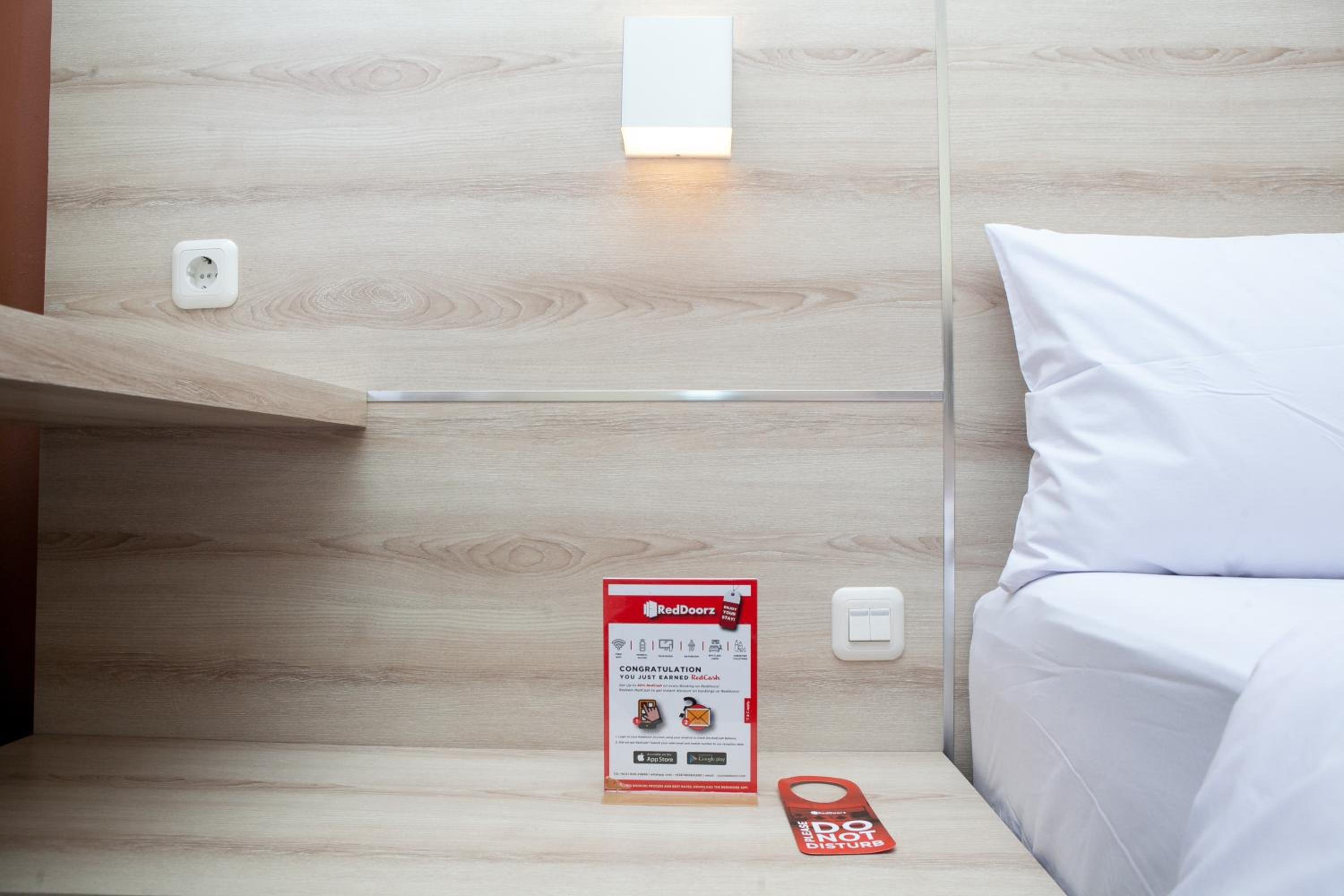RedDoorz Plus near Pasundan University