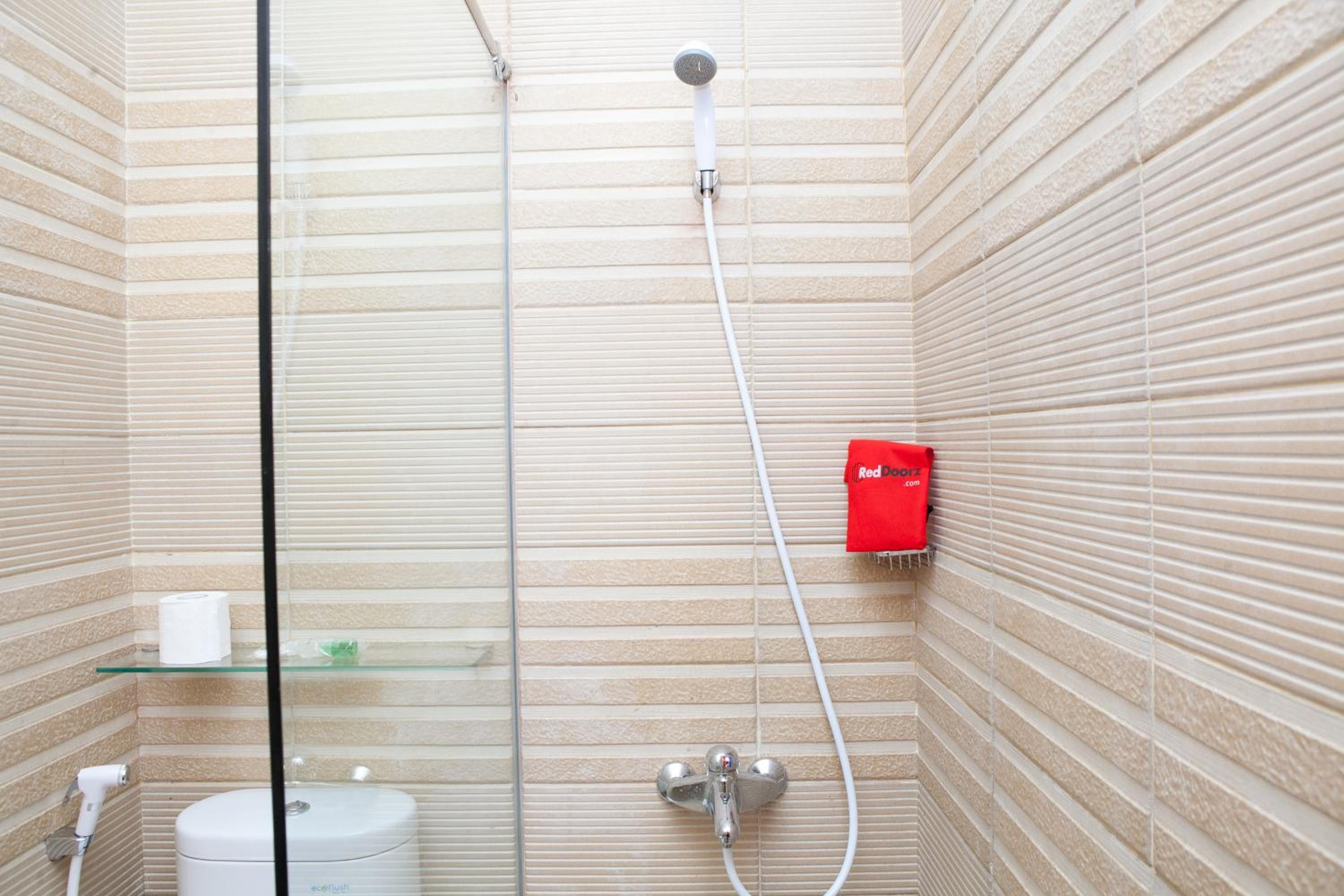 RedDoorz Plus near Pasundan University