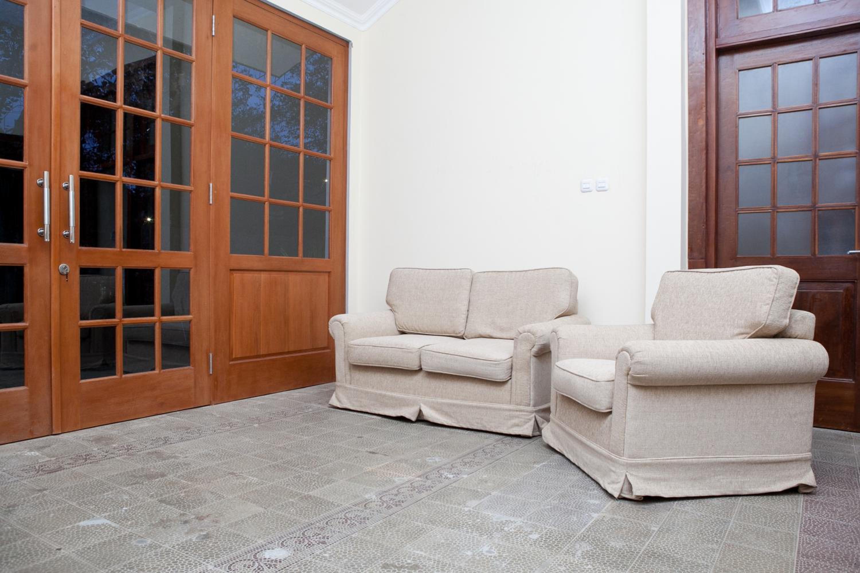 RedDoorz Plus near Pasundan University