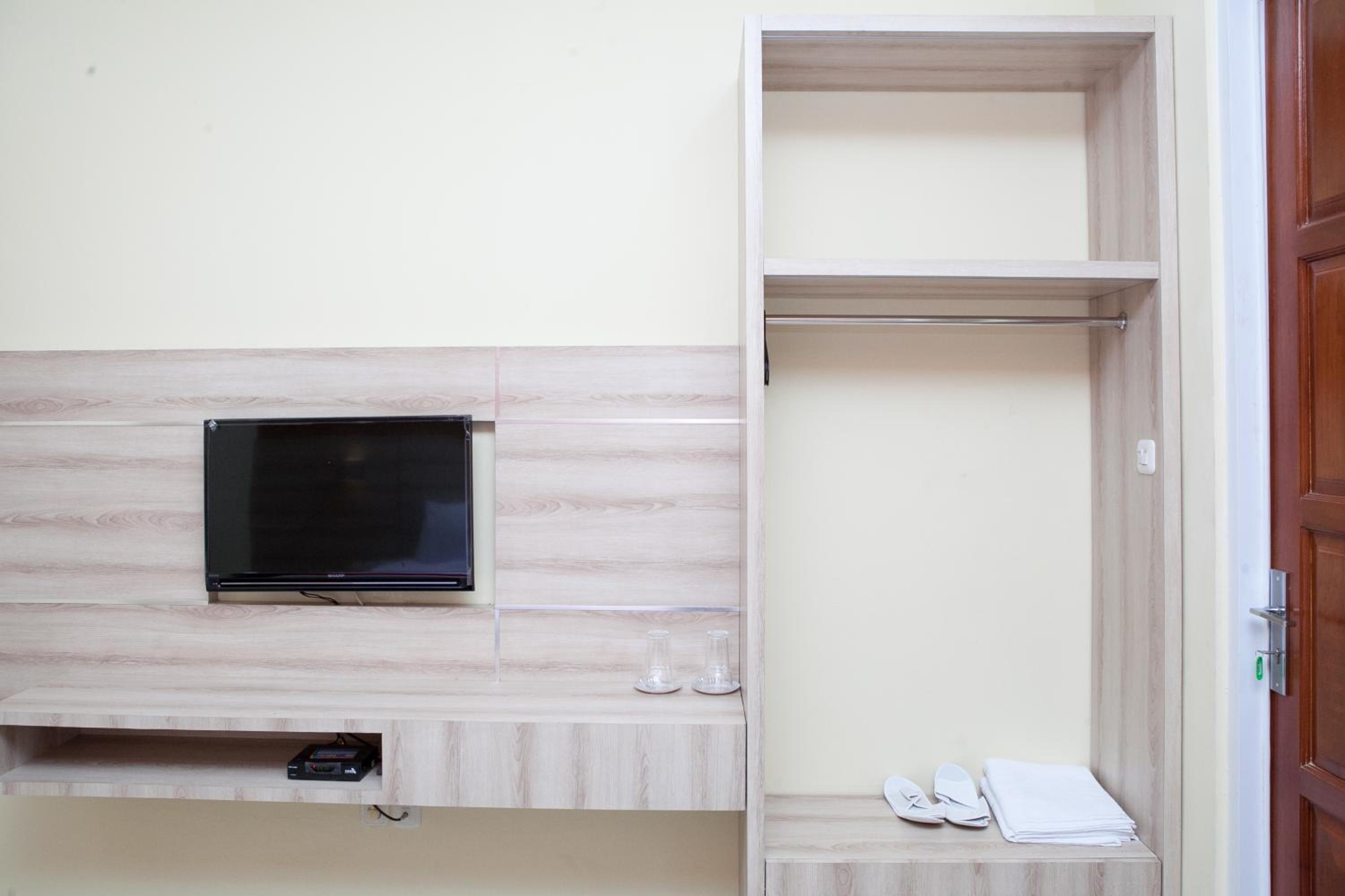 RedDoorz Plus near Pasundan University