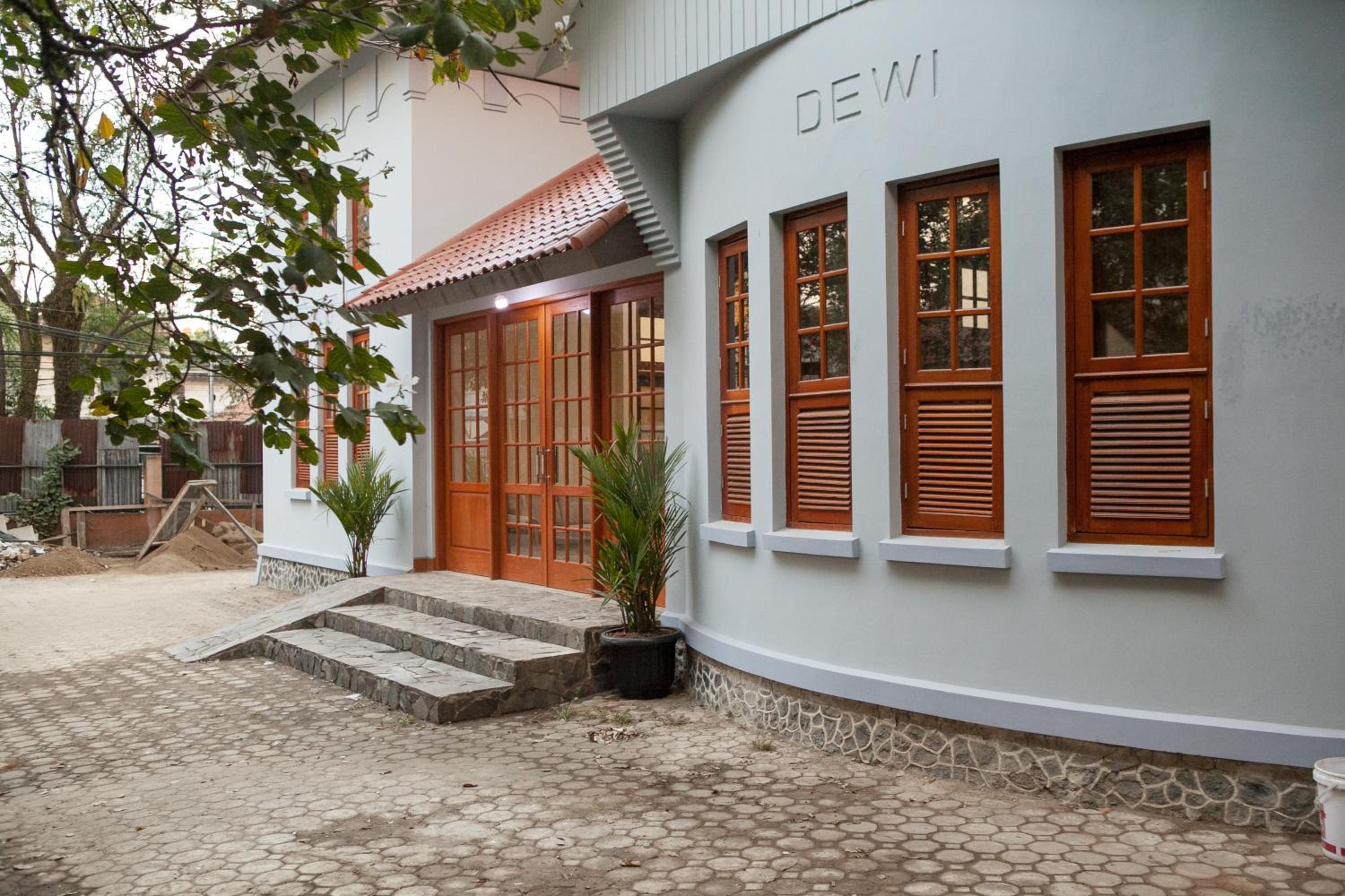 RedDoorz Plus near Pasundan University
