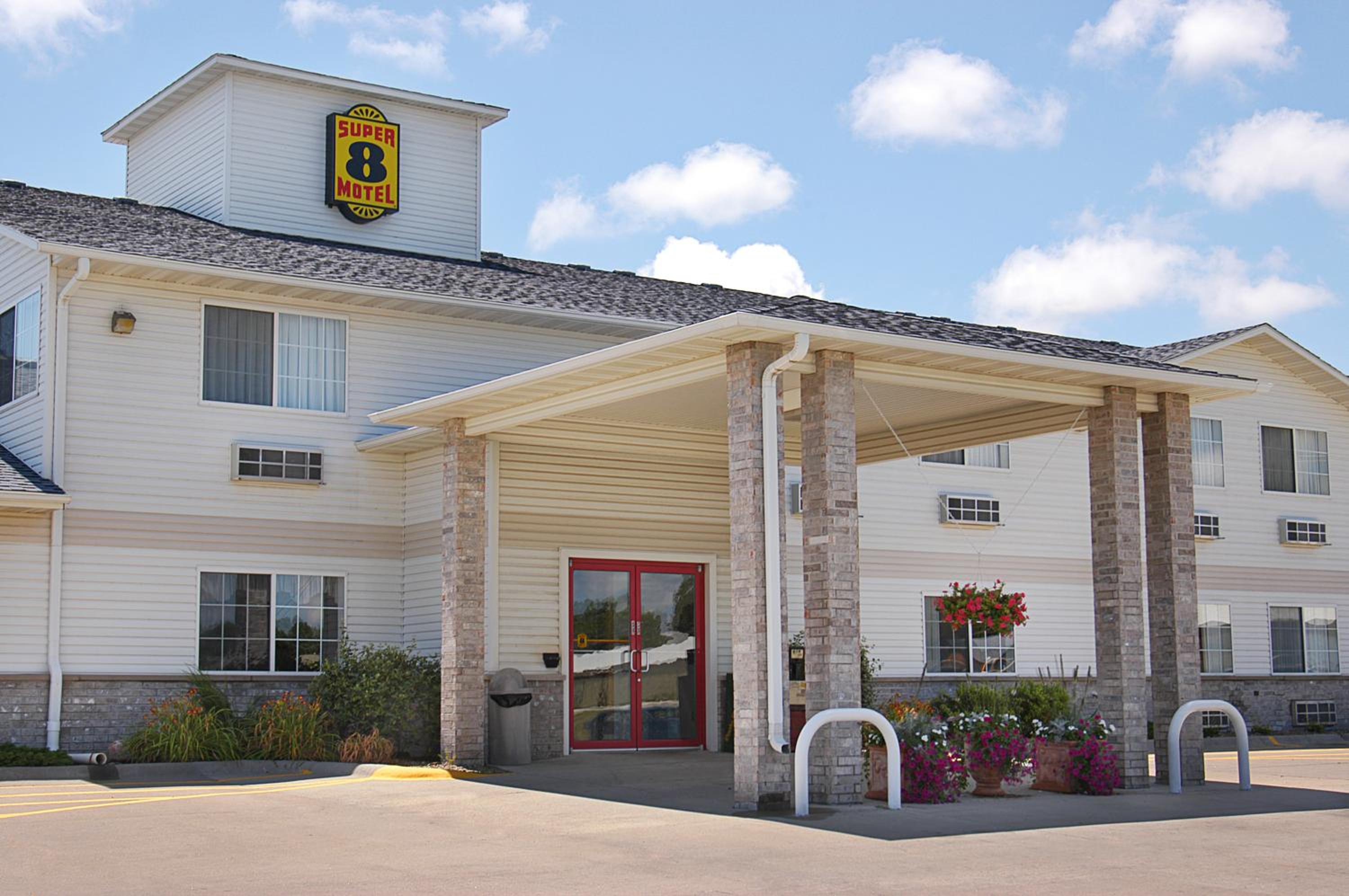 Super 8 by Wyndham Clarinda - Property Image 2