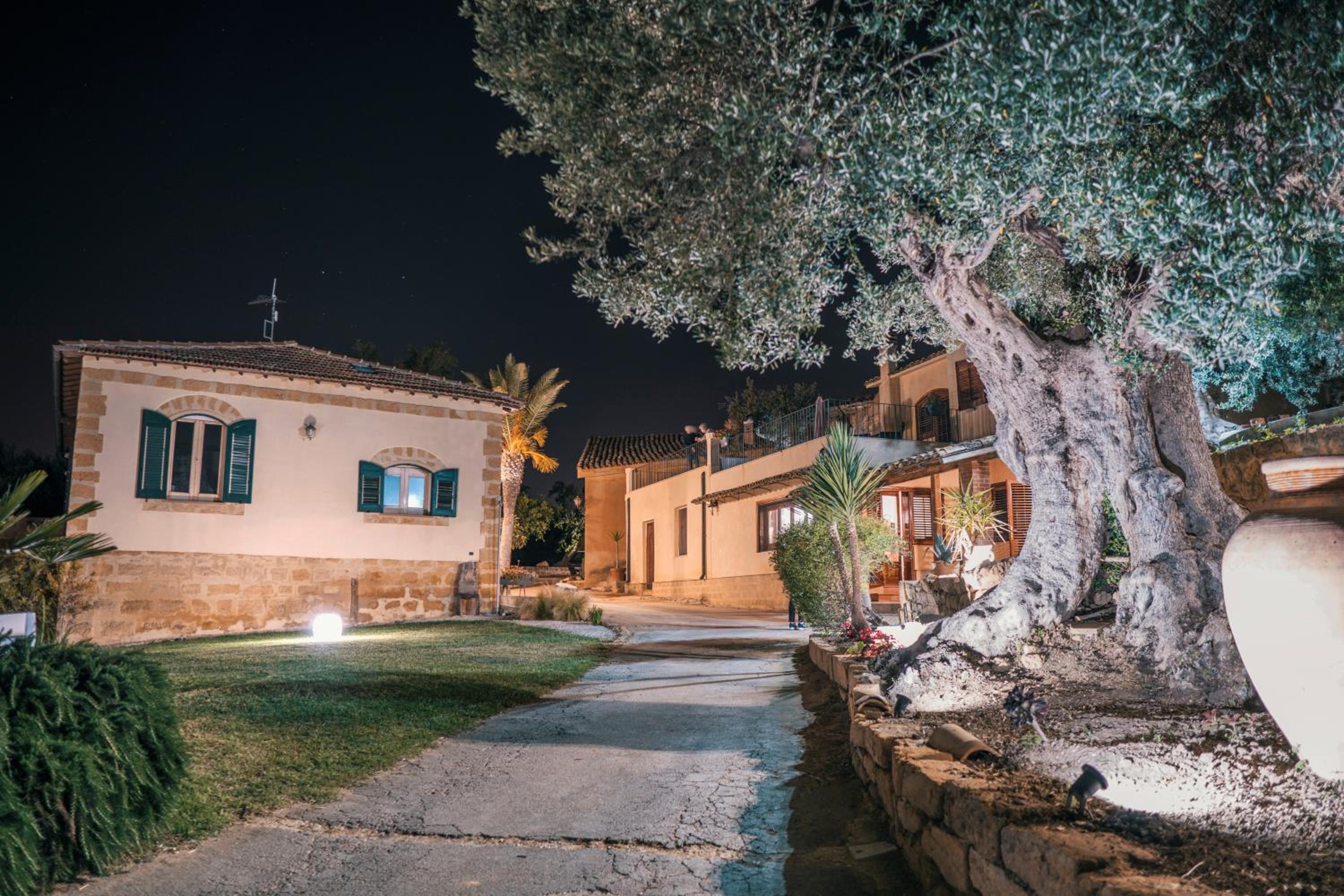 Villa La Lumia B&B Suites & Apartments
