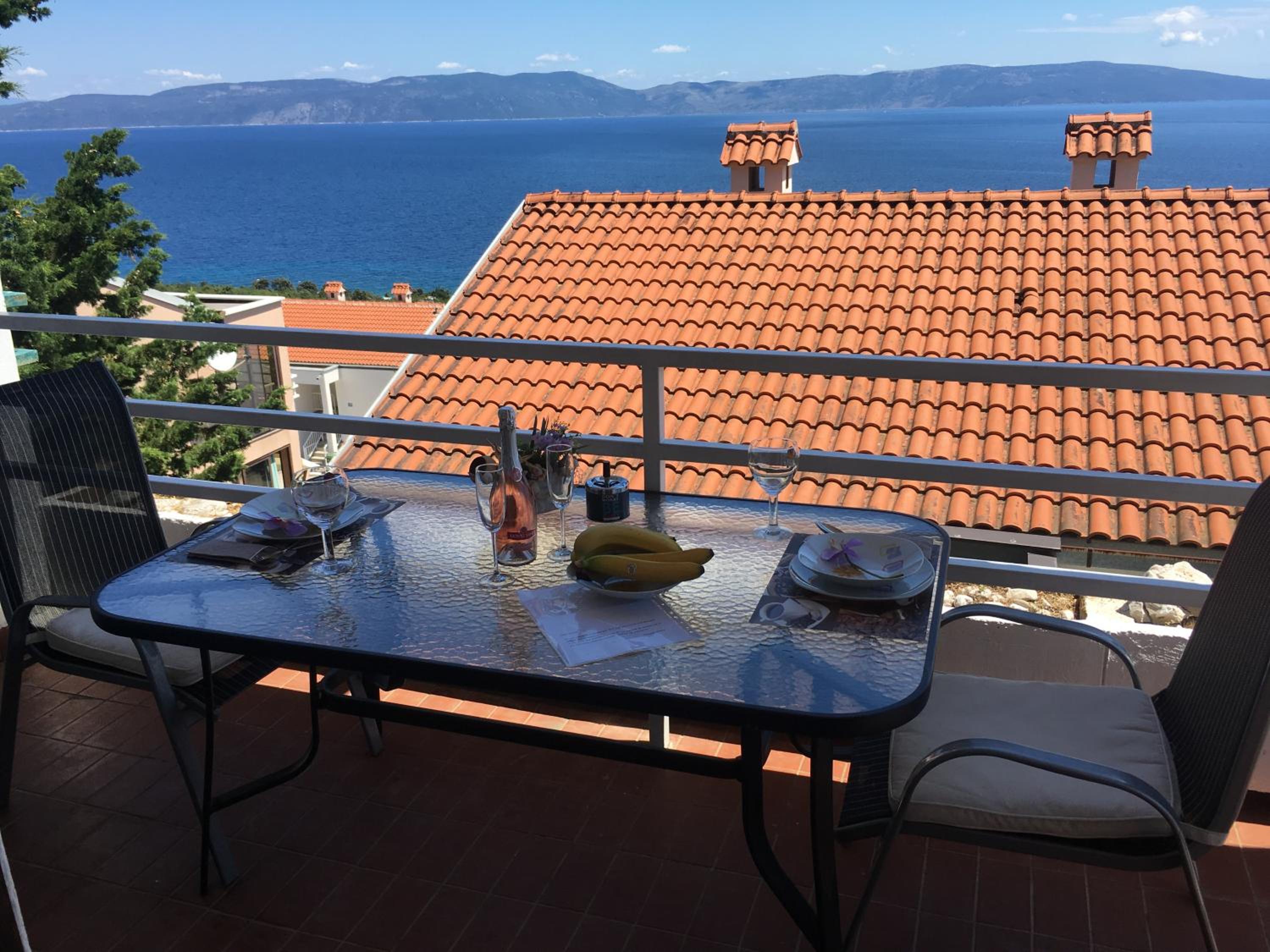 4 Roses Apartment view 2
