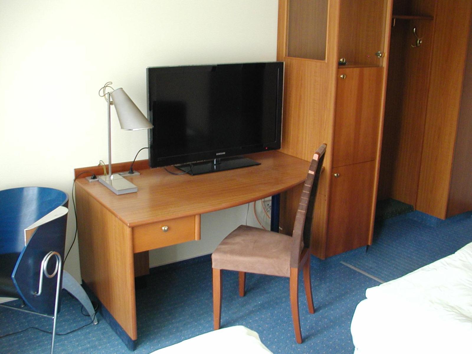 Photo 10