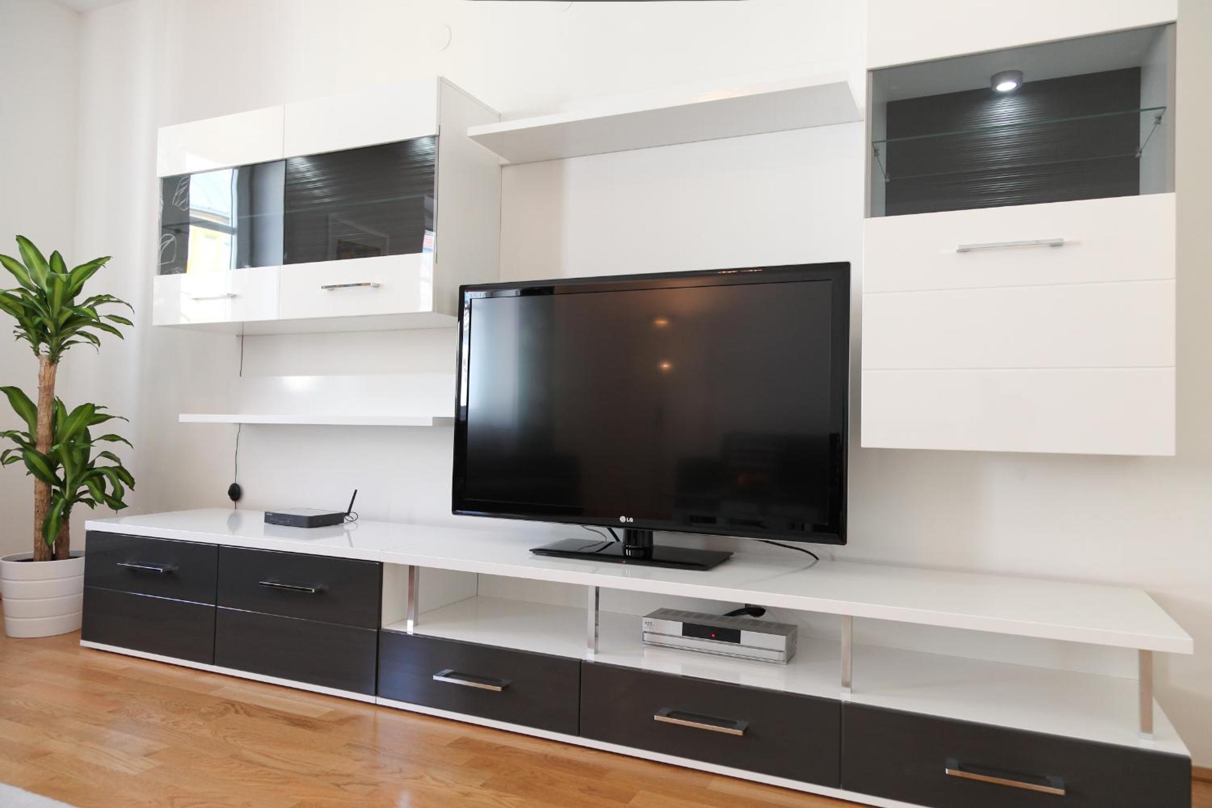 3 rooms Sunny Apartments-Schoenbrunn, 100m2 with balcony