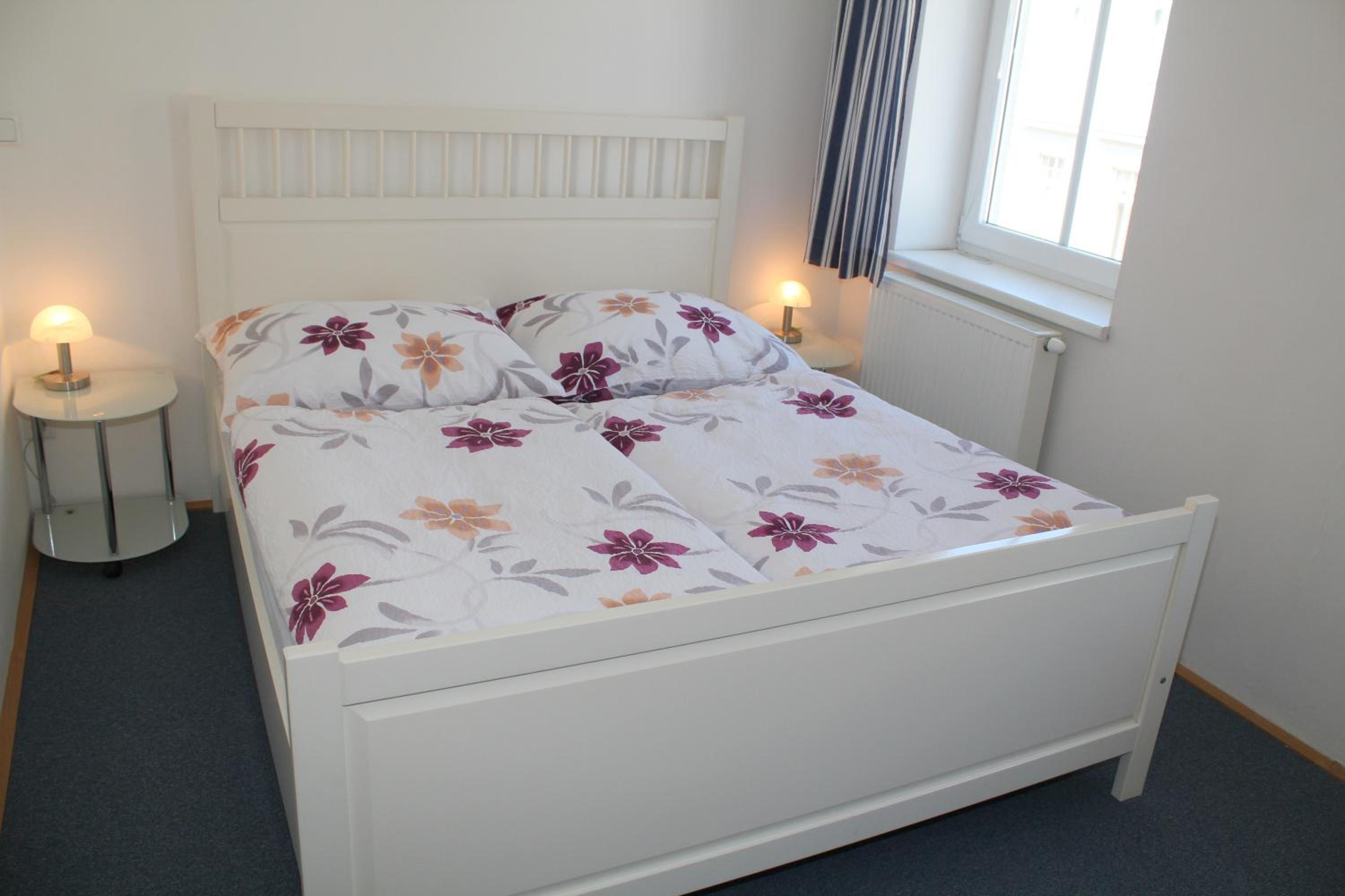 3 rooms Sunny Apartments-Schoenbrunn, 100m2 with balcony