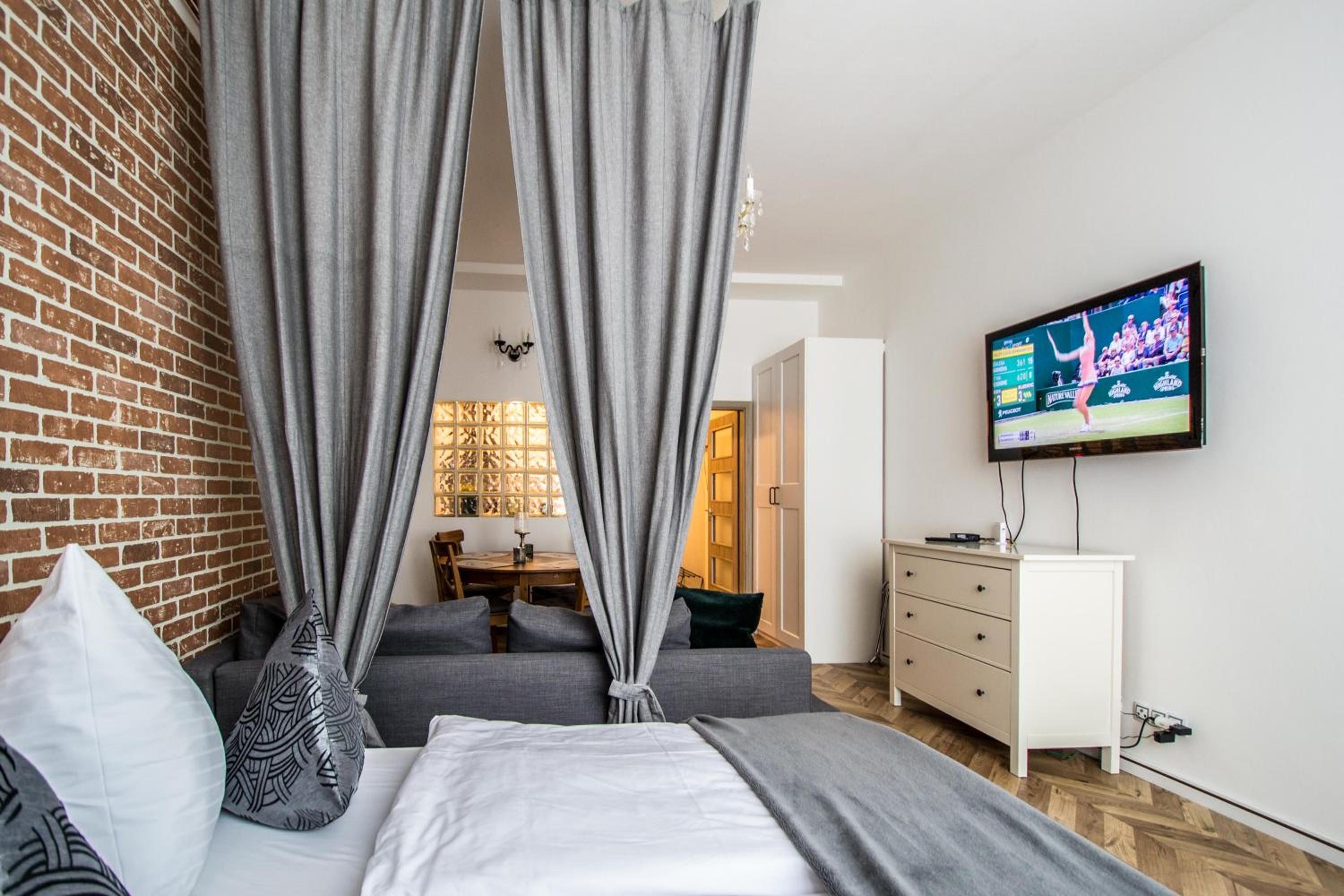 City Center Apartments near Synagogue