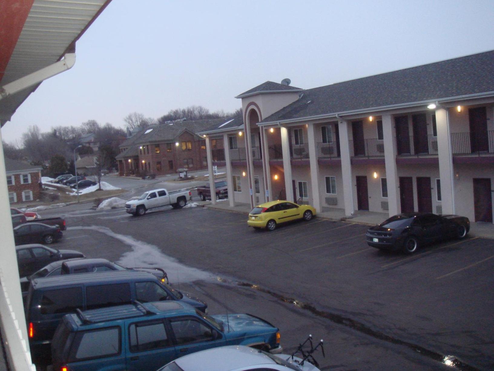 Townhouse Inn & Suites Omaha