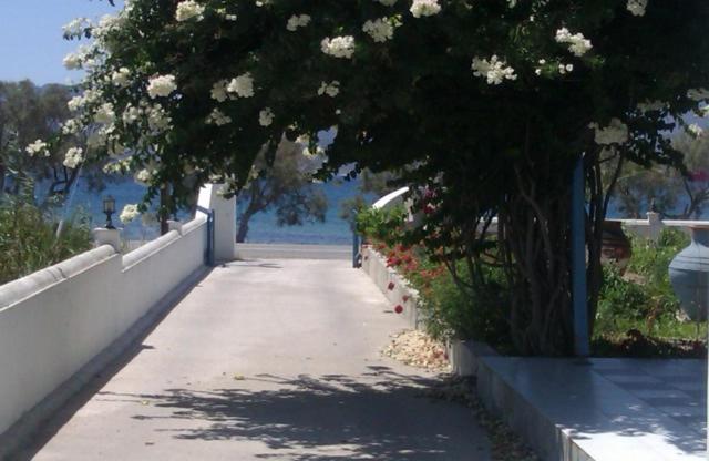 Moustakas Beach Apartments