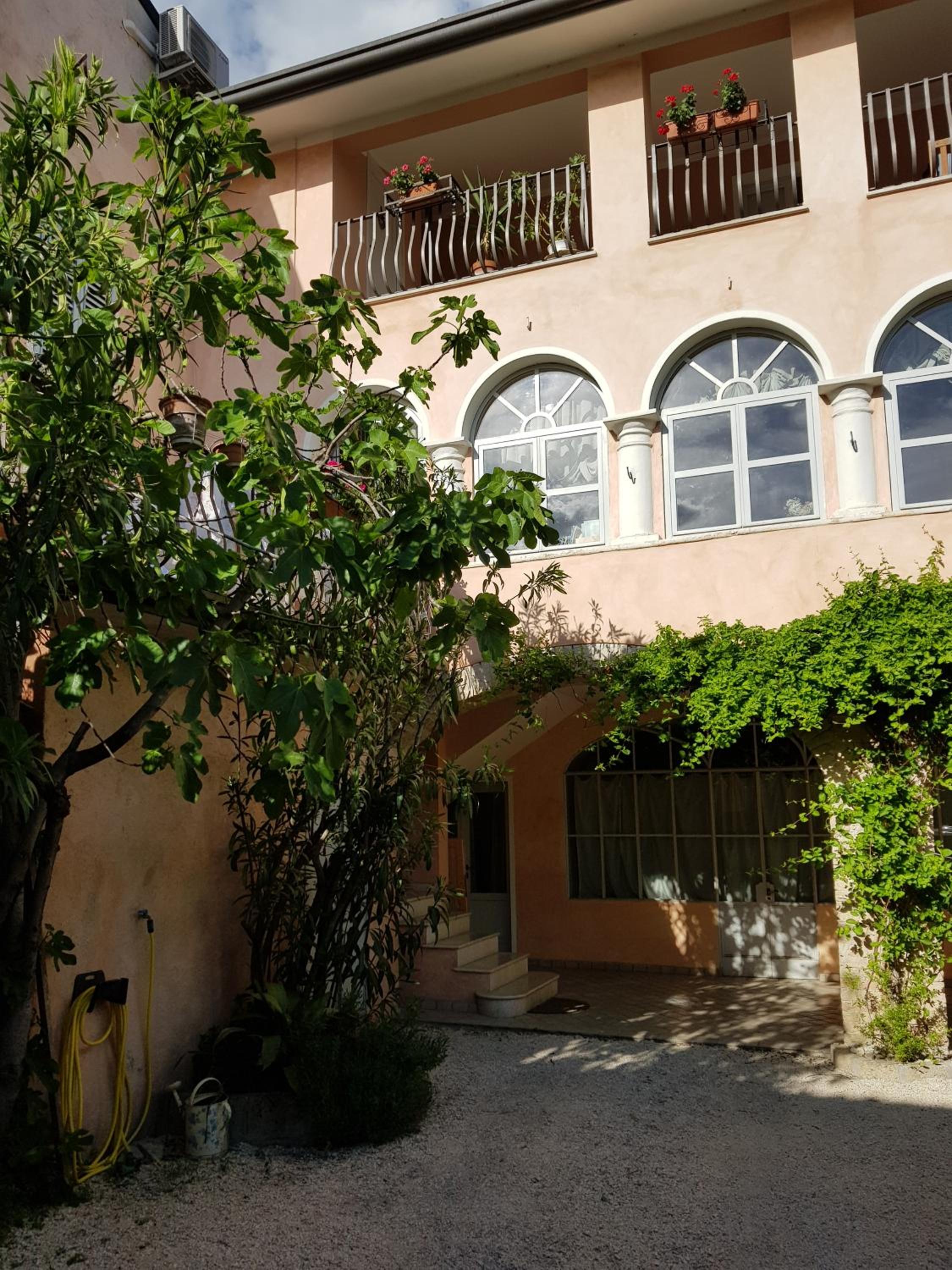 Photo 33