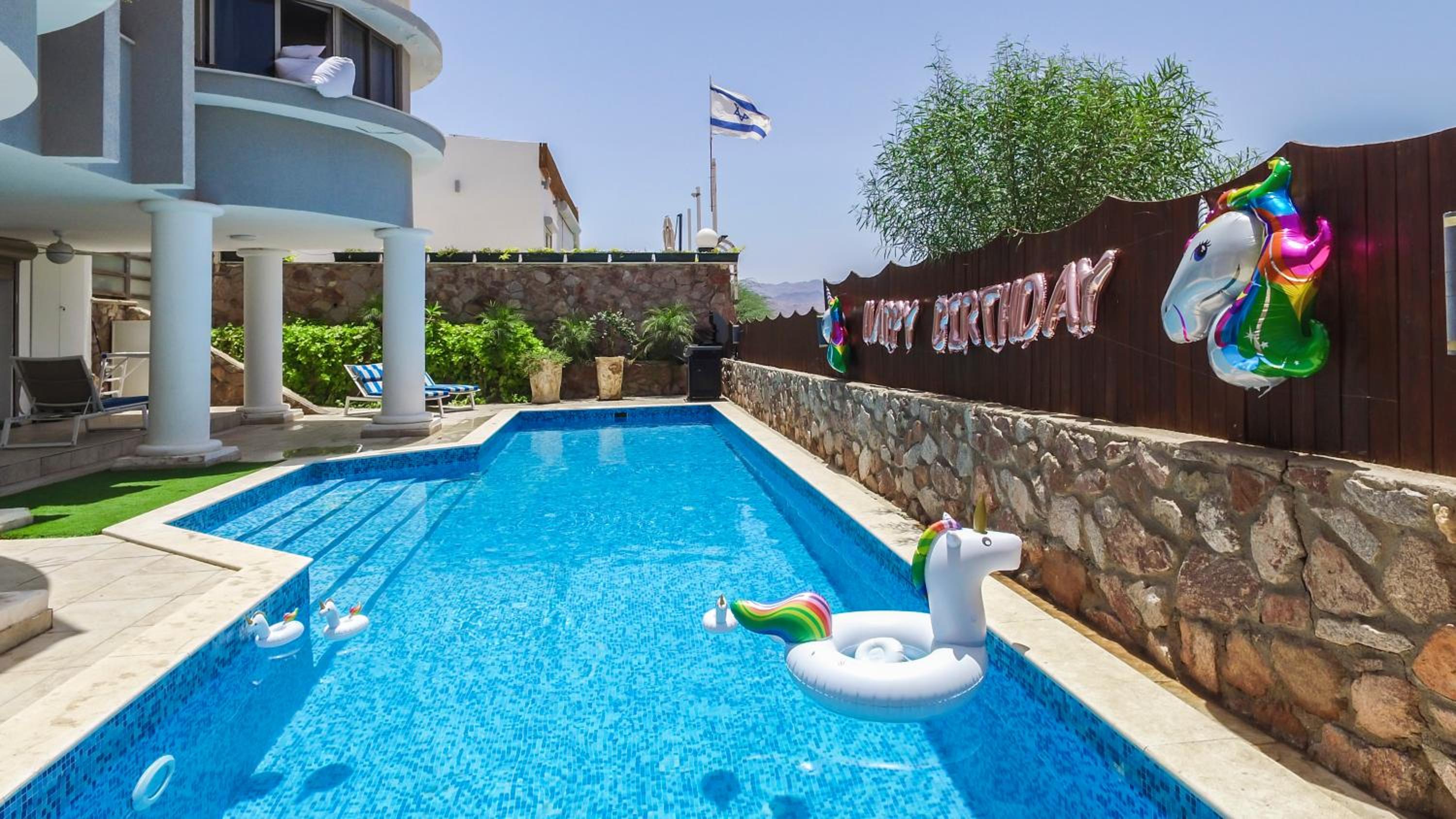 Luxury Suite by the pool