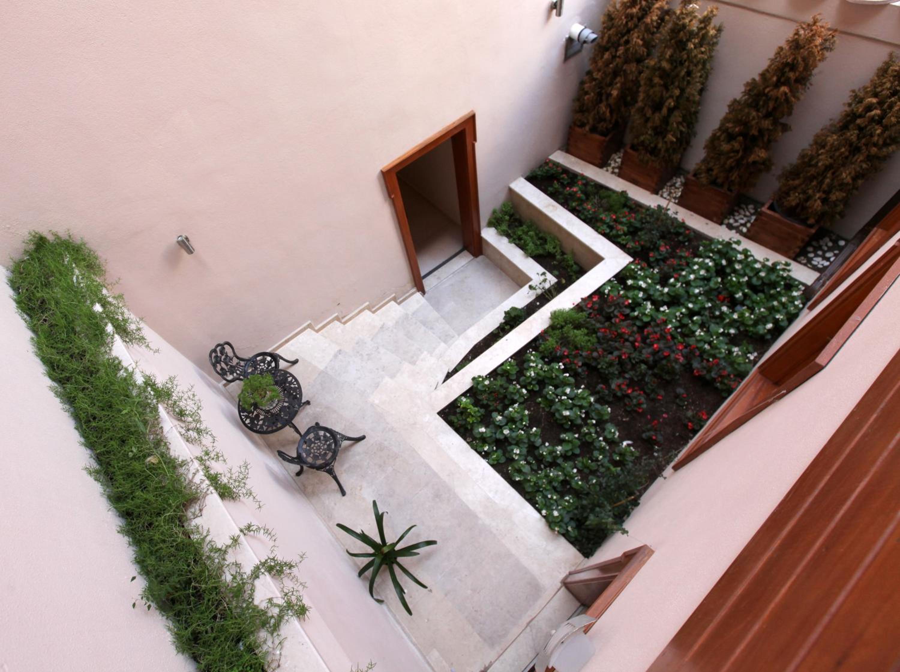 Lalinn Hotel