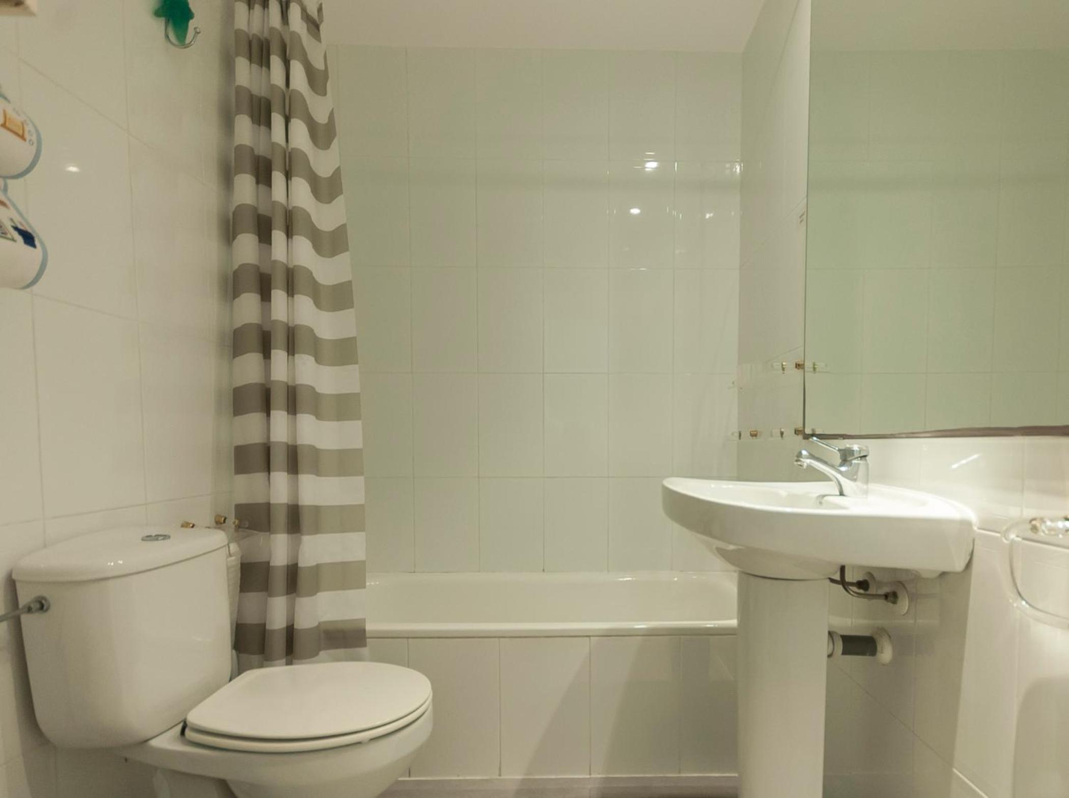 Lets Holidays BEACH APARTMENT 2 rooms with PARKING view 2