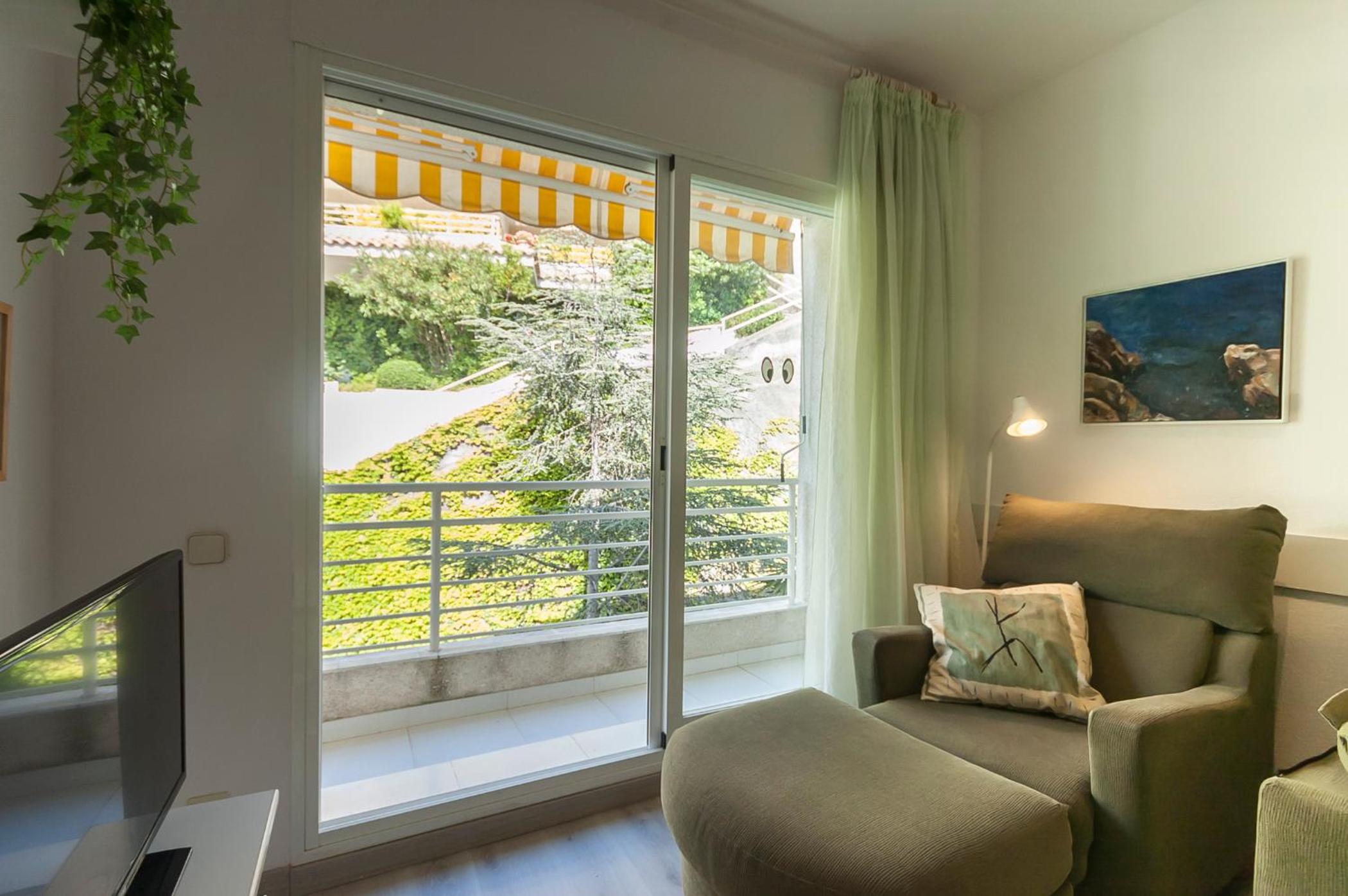 Lets Holidays BEACH APARTMENT 2 rooms with PARKING view 3