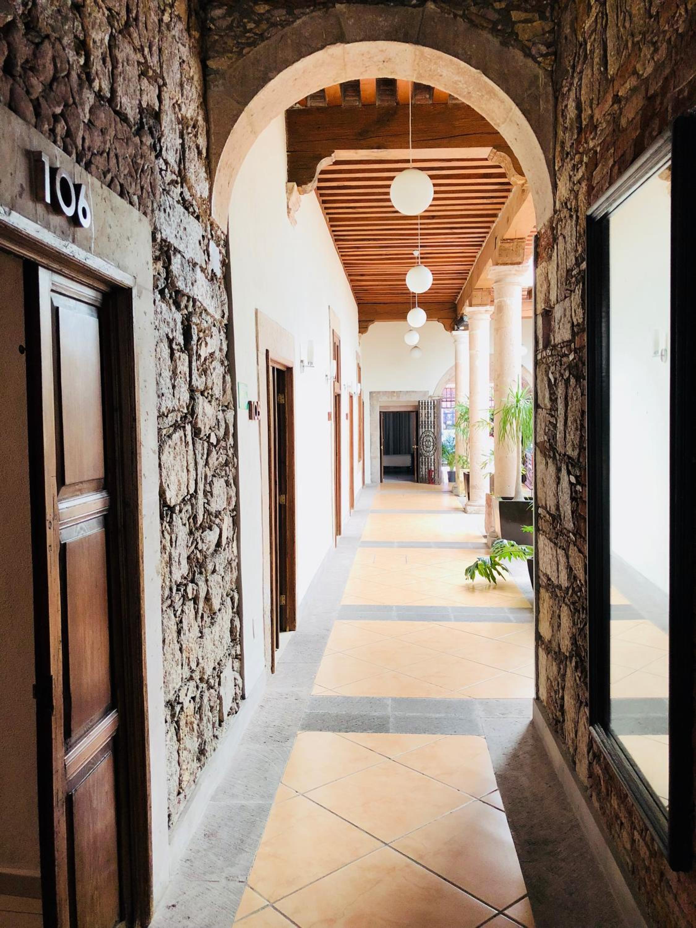 Hotel Expres By Hosting House - Image 1