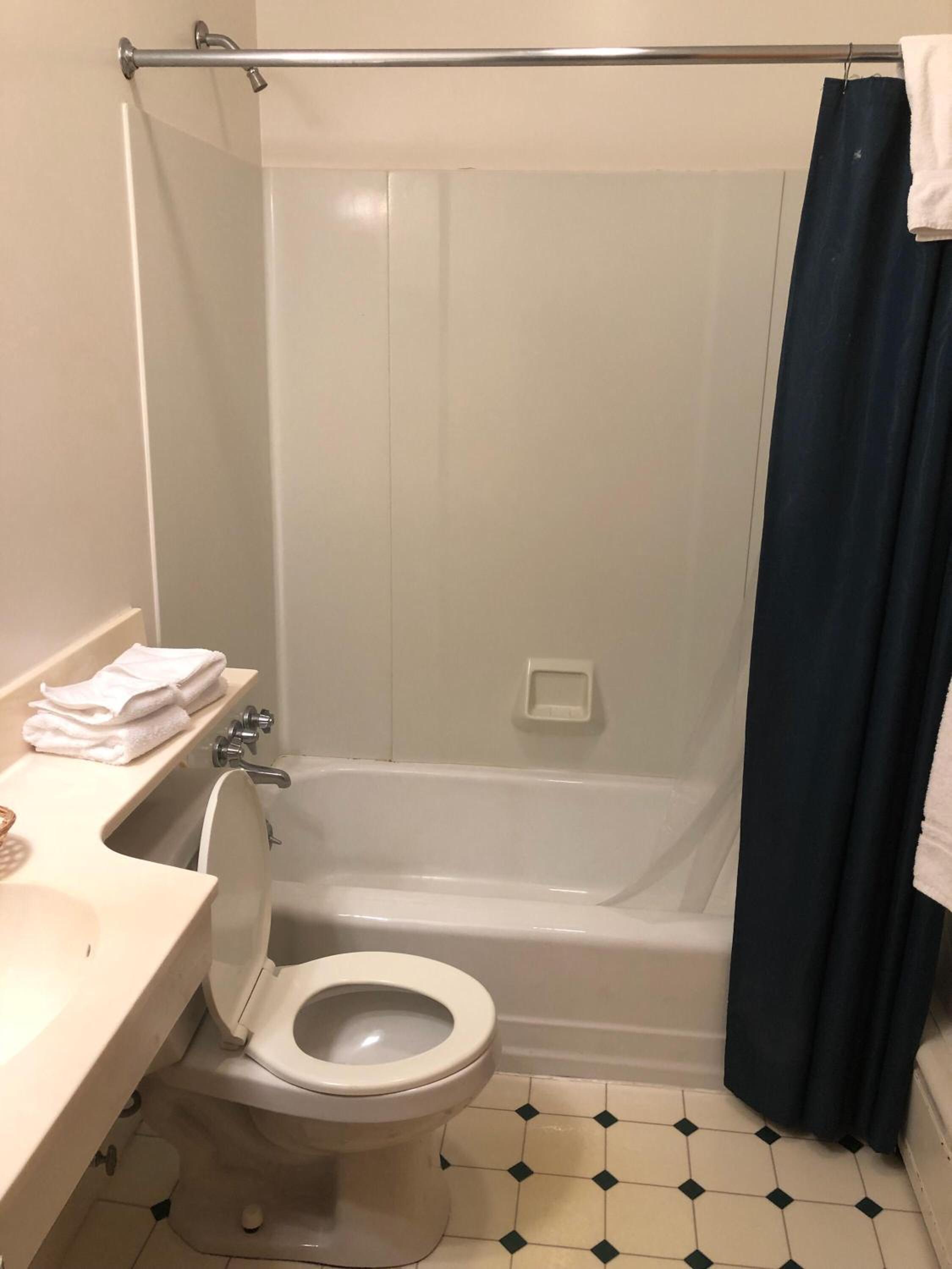 Sara Placid Inn & Suites