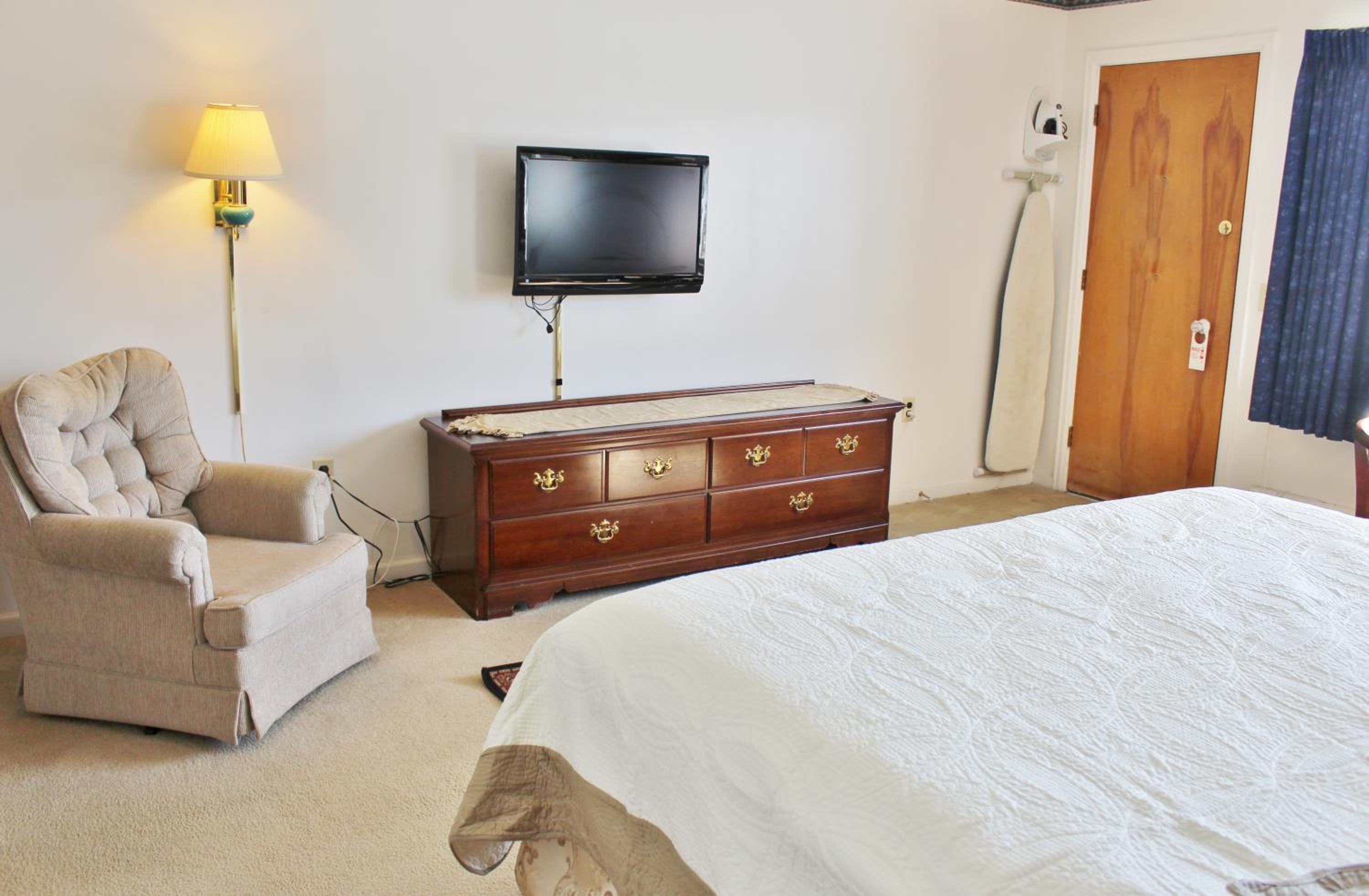 Sara Placid Inn & Suites
