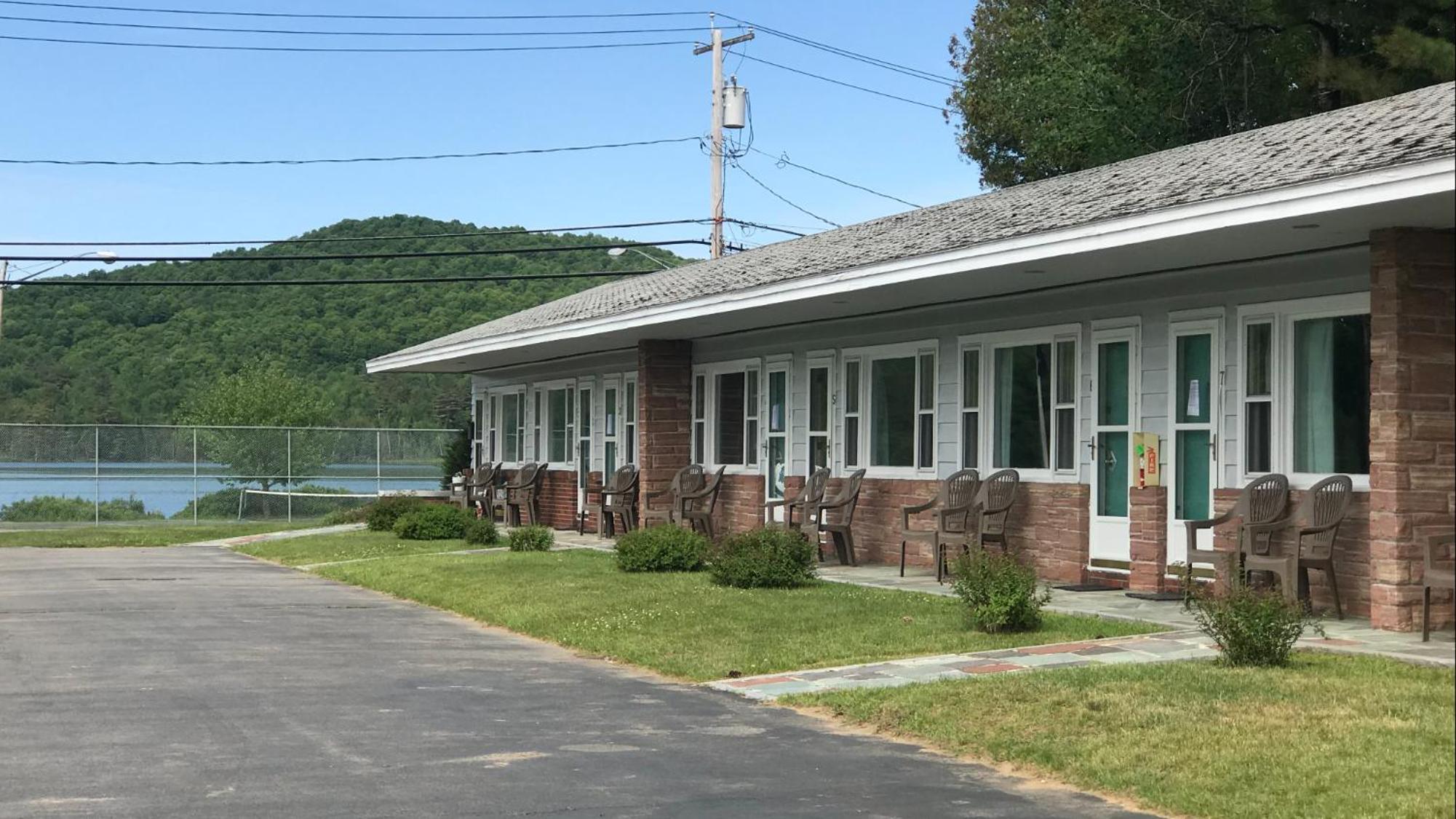 Sara Placid Inn & Suites
