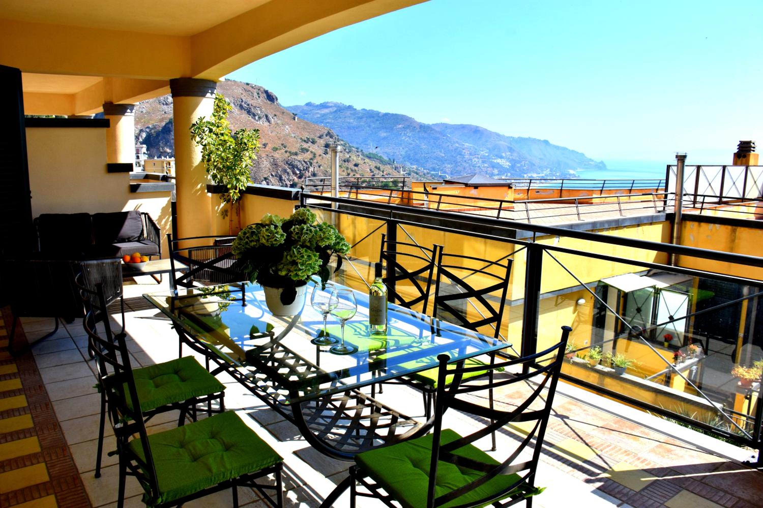 Hotel Taormina Sunny Apartment - Taormina Holidays - Image 1