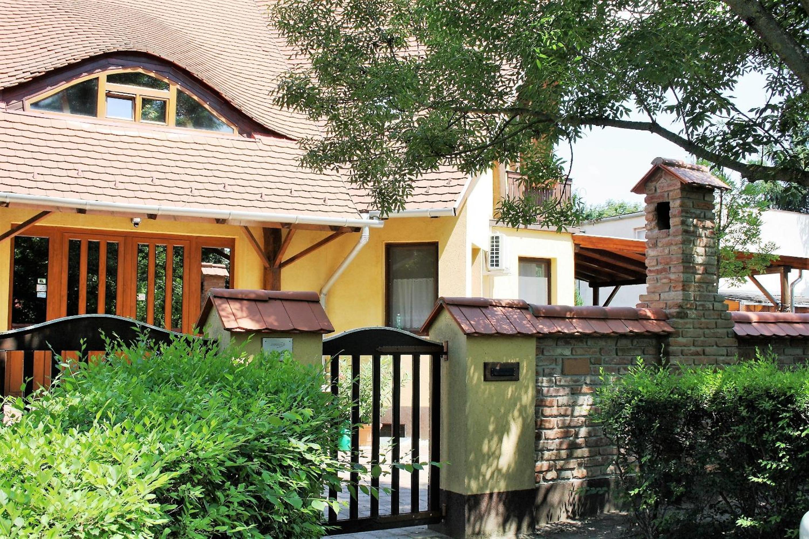 Harmónia Apartmanház view 3
