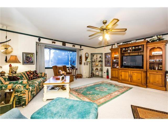 Matthews Manor Bed & Breakfast view 4