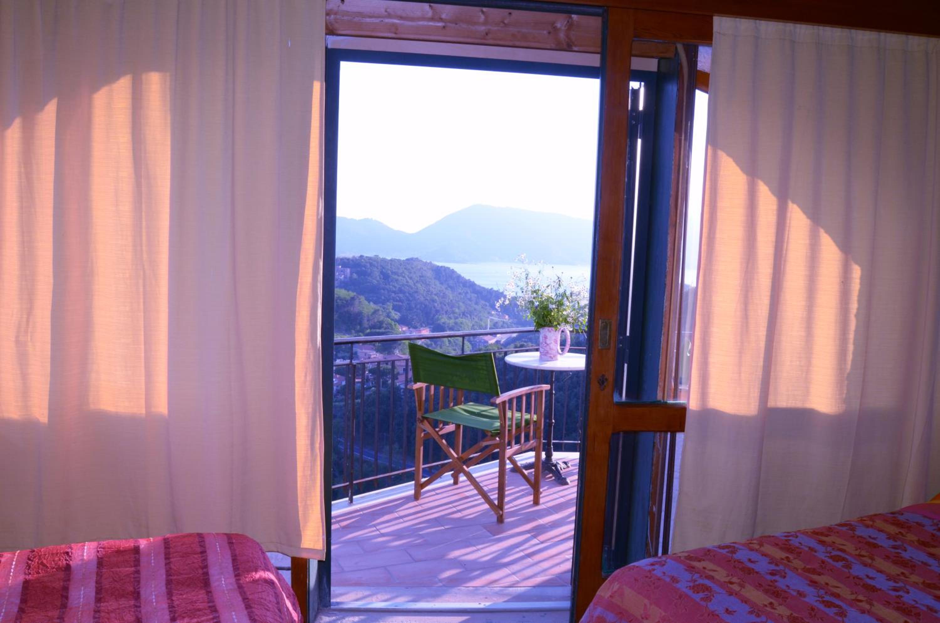 LA CASTELLANA Una Finestra sul Mare- Air Conditioned photo 2