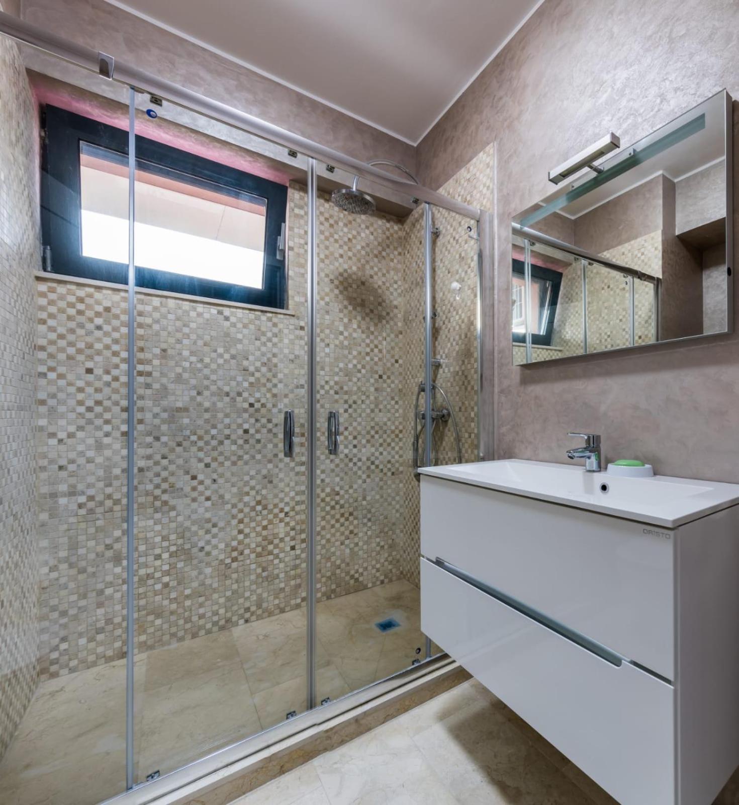 Photo 52