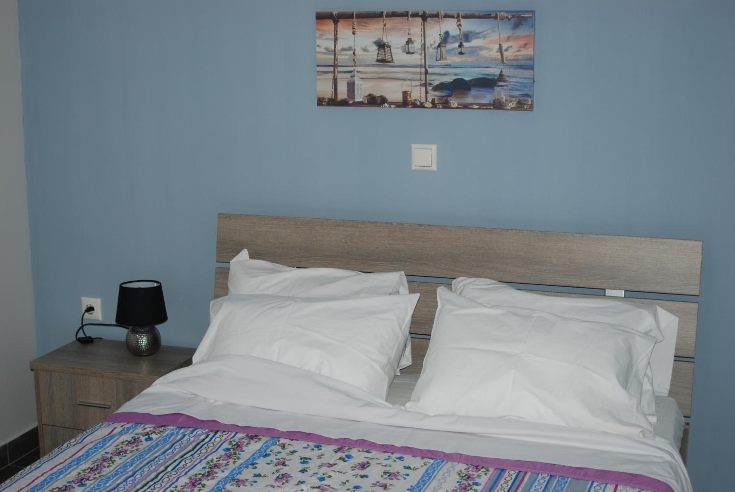 Soula's Sunshine Apartments view 4