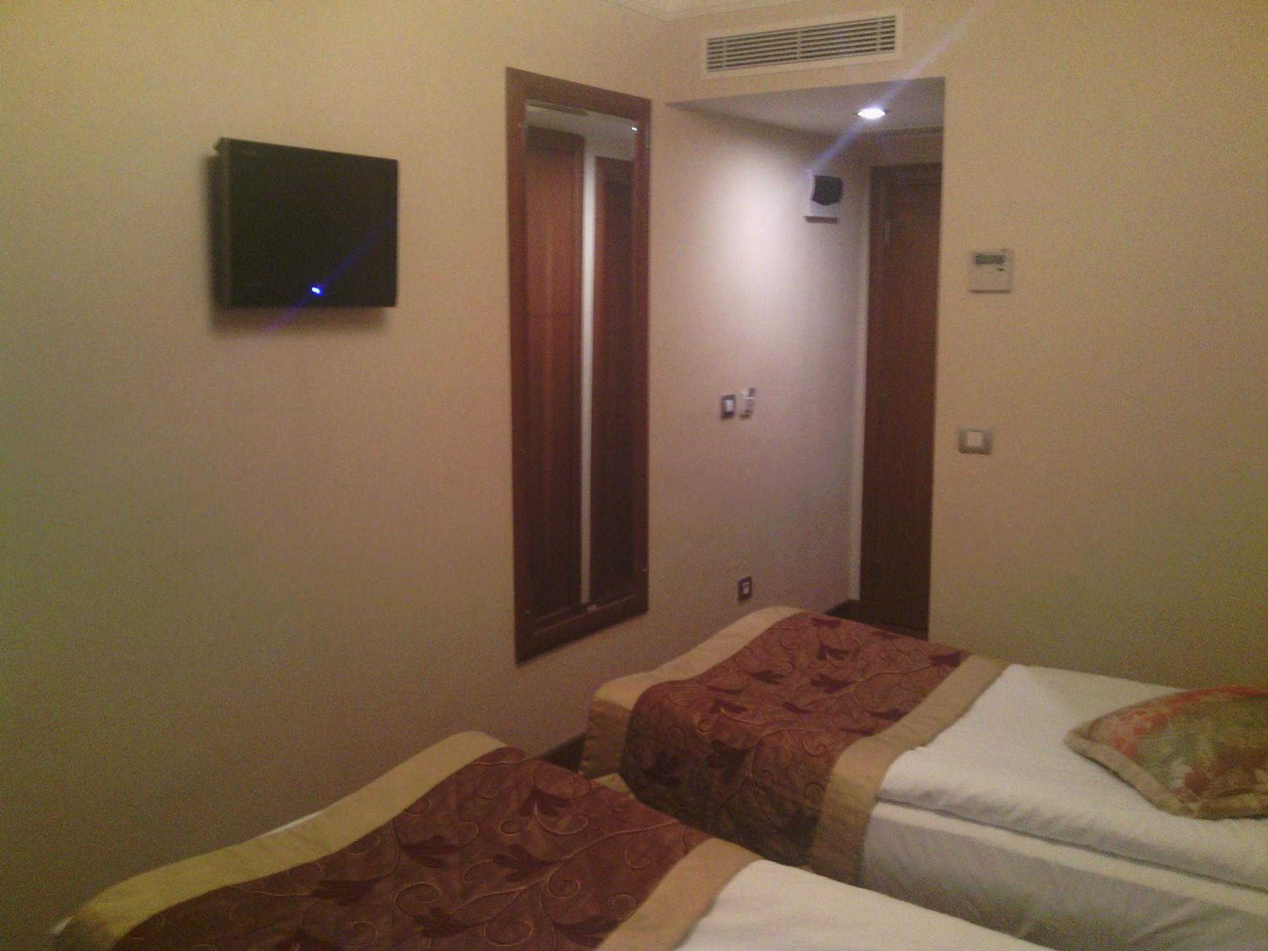 Hotel Linda becomes Linda Otel. - Image 20