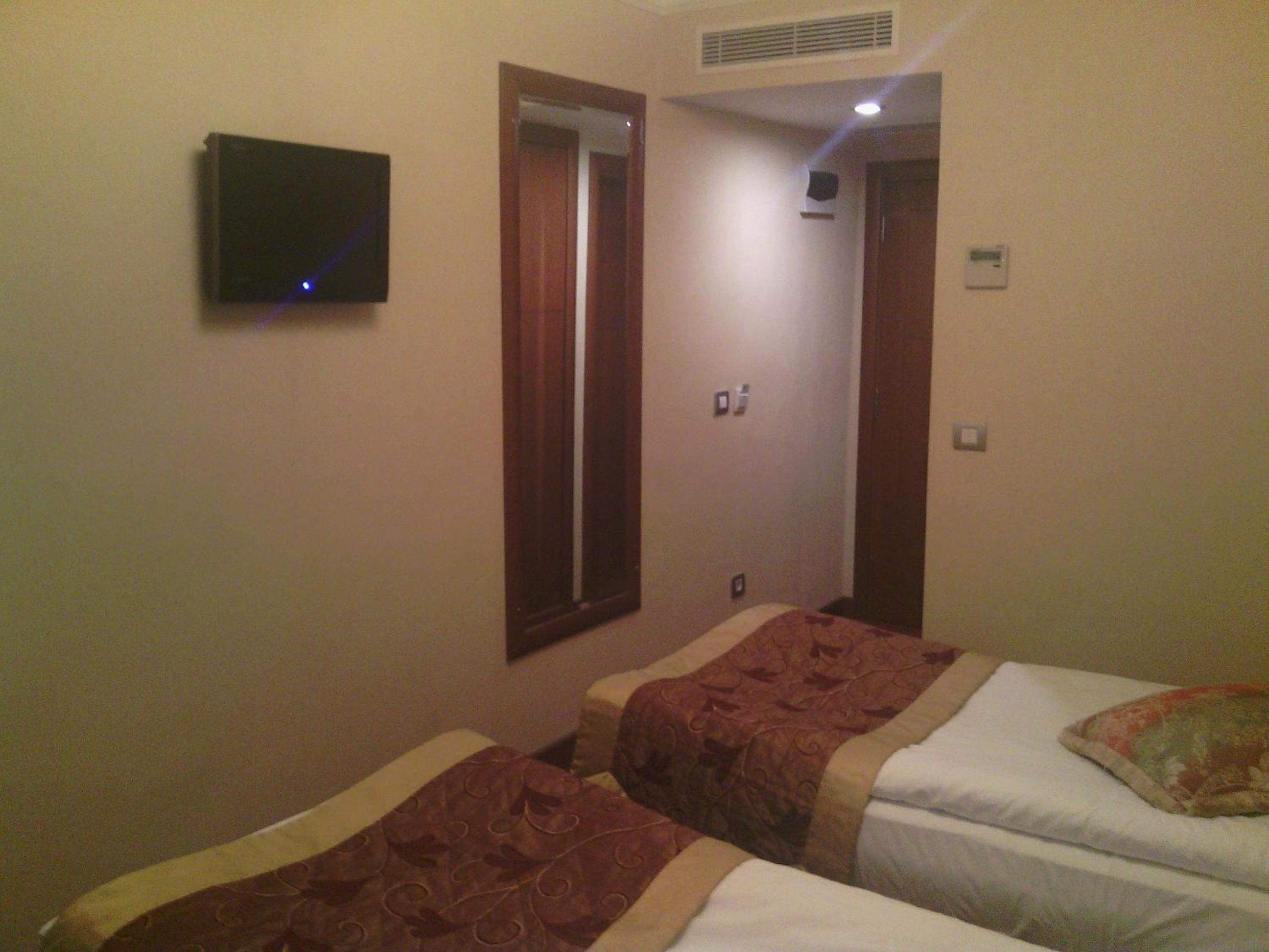 Hotel Linda becomes Linda Otel. - Image 22