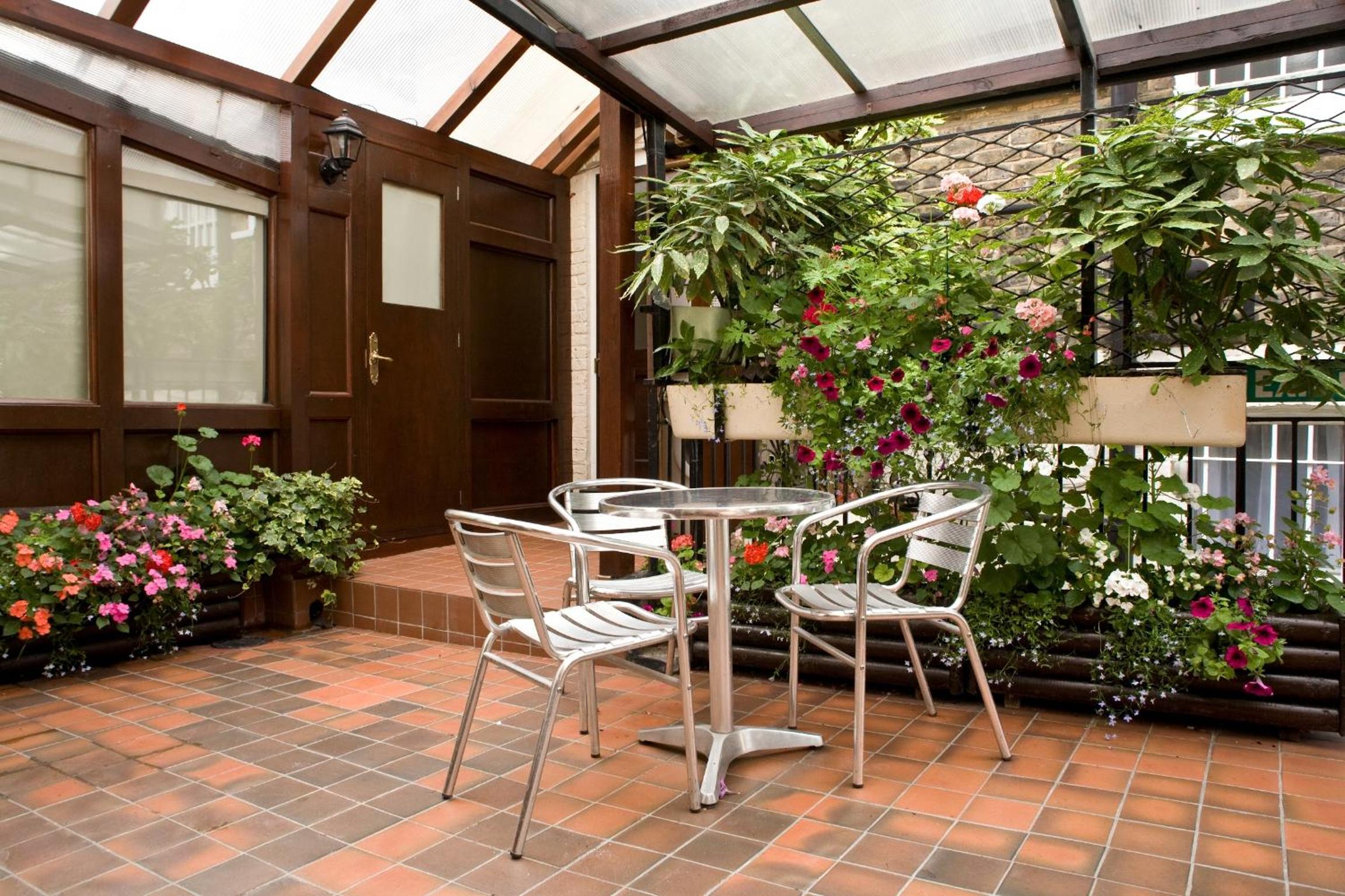 balcony