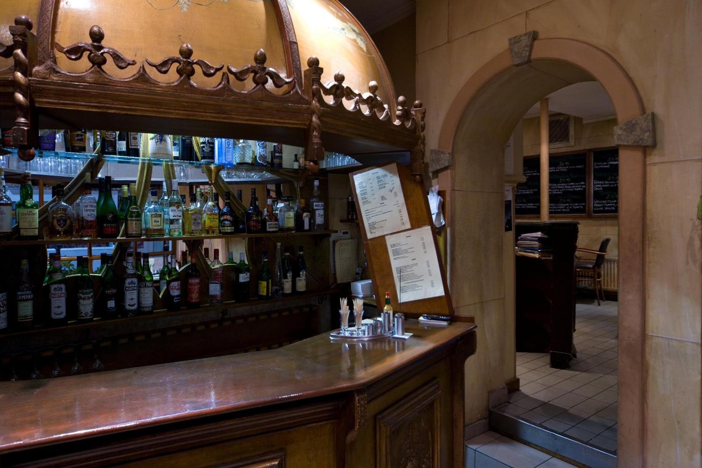 bar