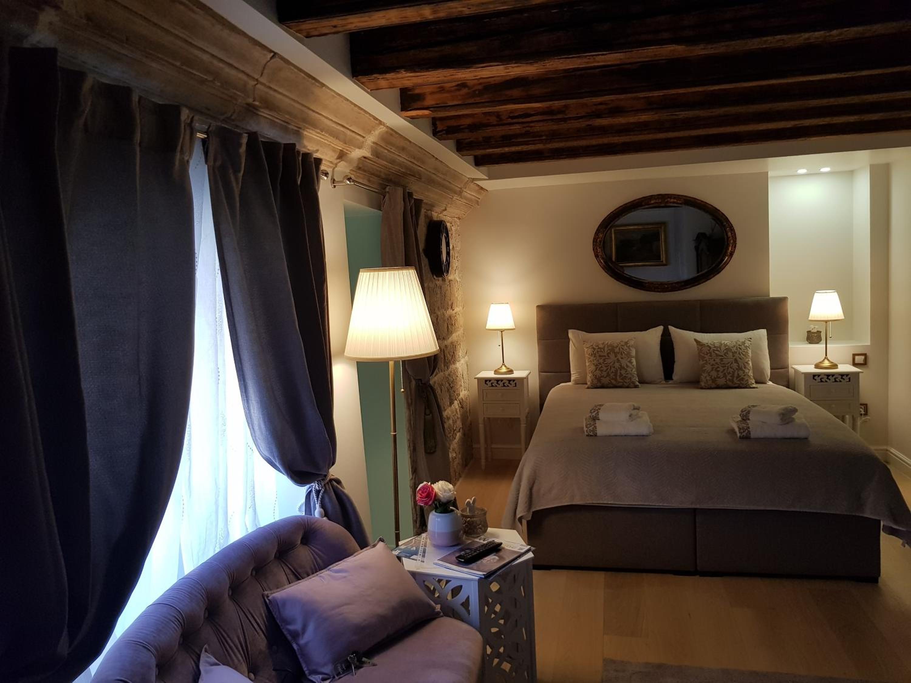 Apartment and Rooms Stay