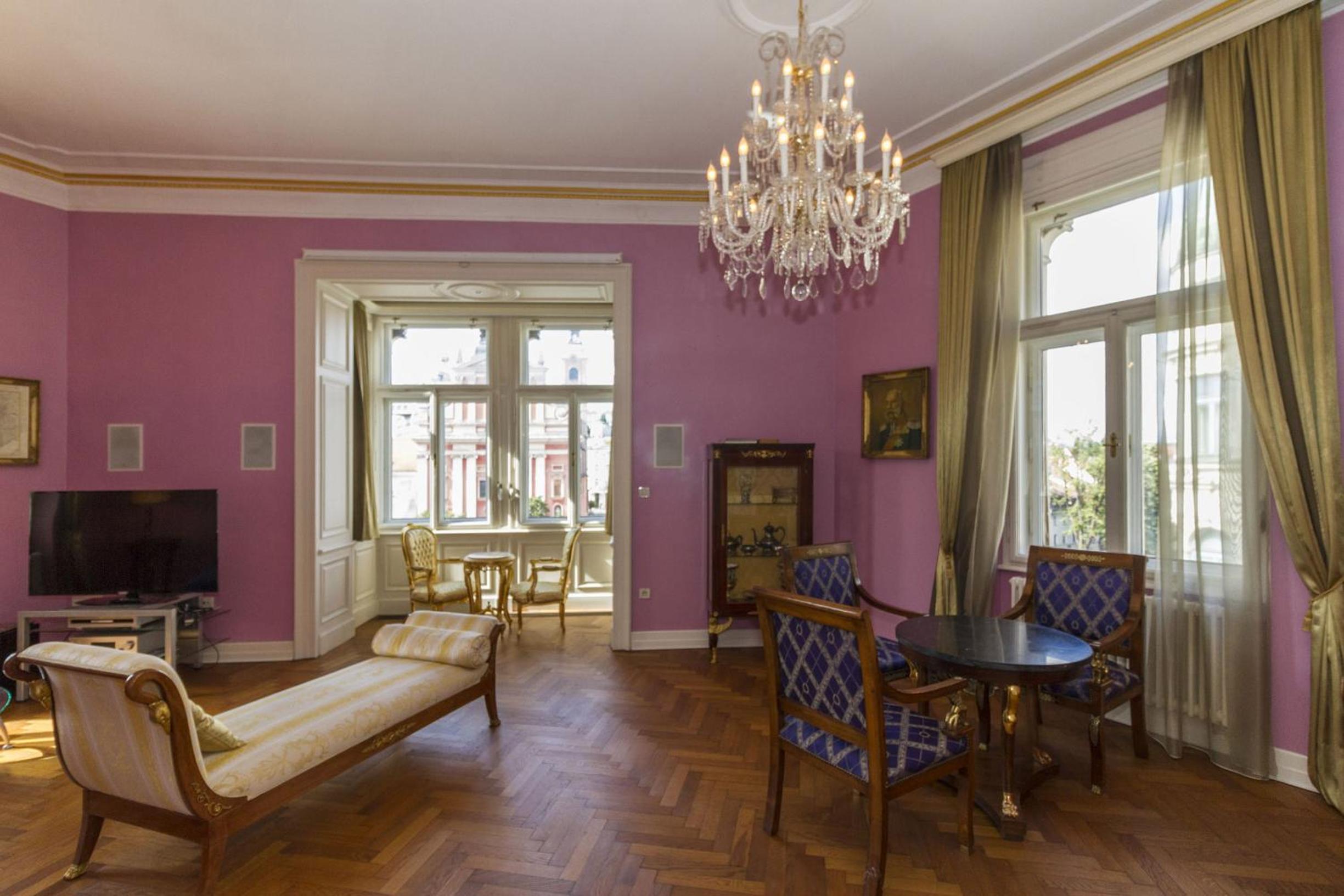 Filip’s Palace Luxurious Apartment