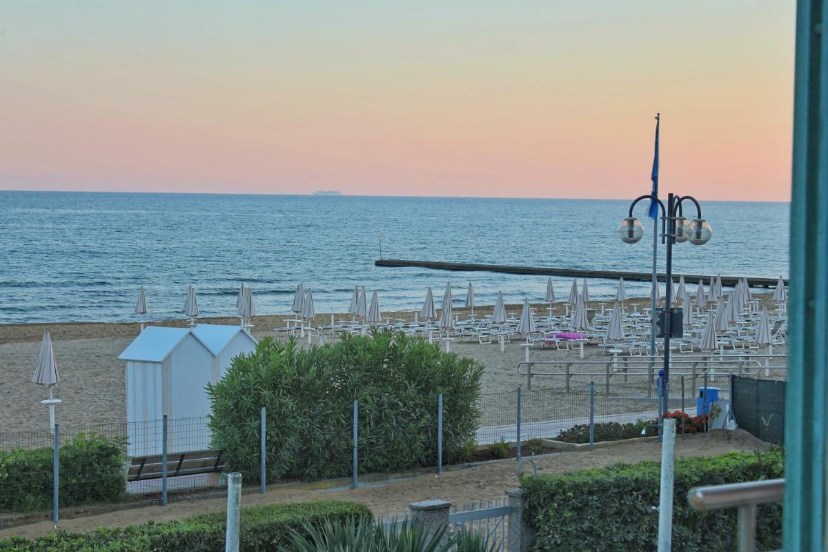 Jesolo sea front garden apartment view 5