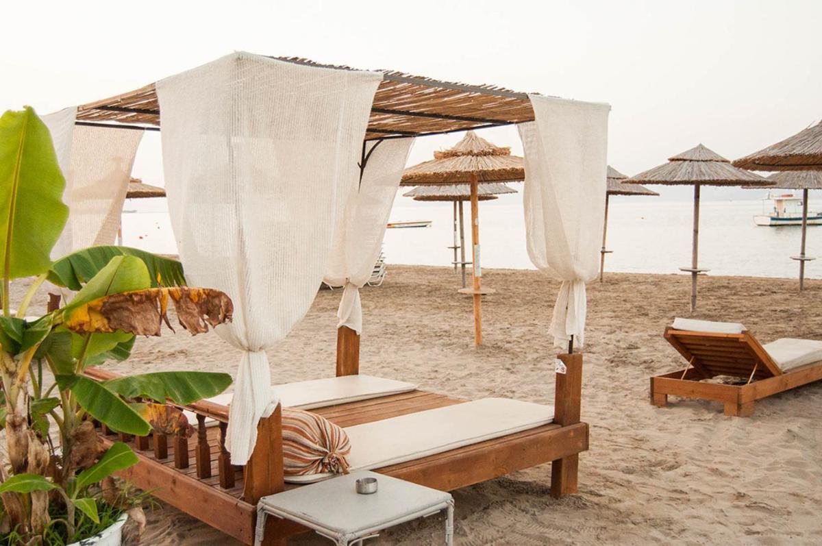 Cavos Beach House