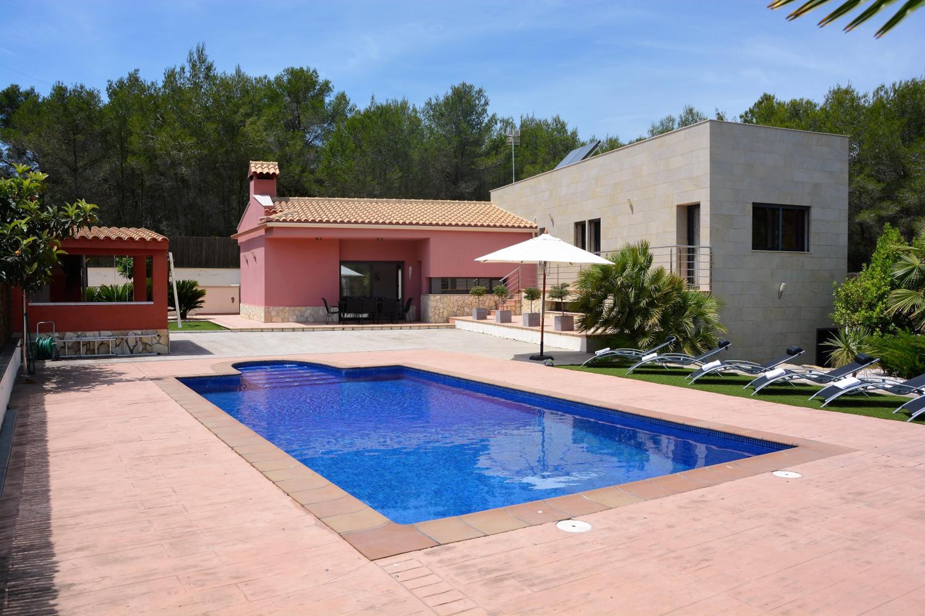 Villa Sitges La Calma 10 minutes drive Sitges 2 minutes walk Garraf Park AC view 3