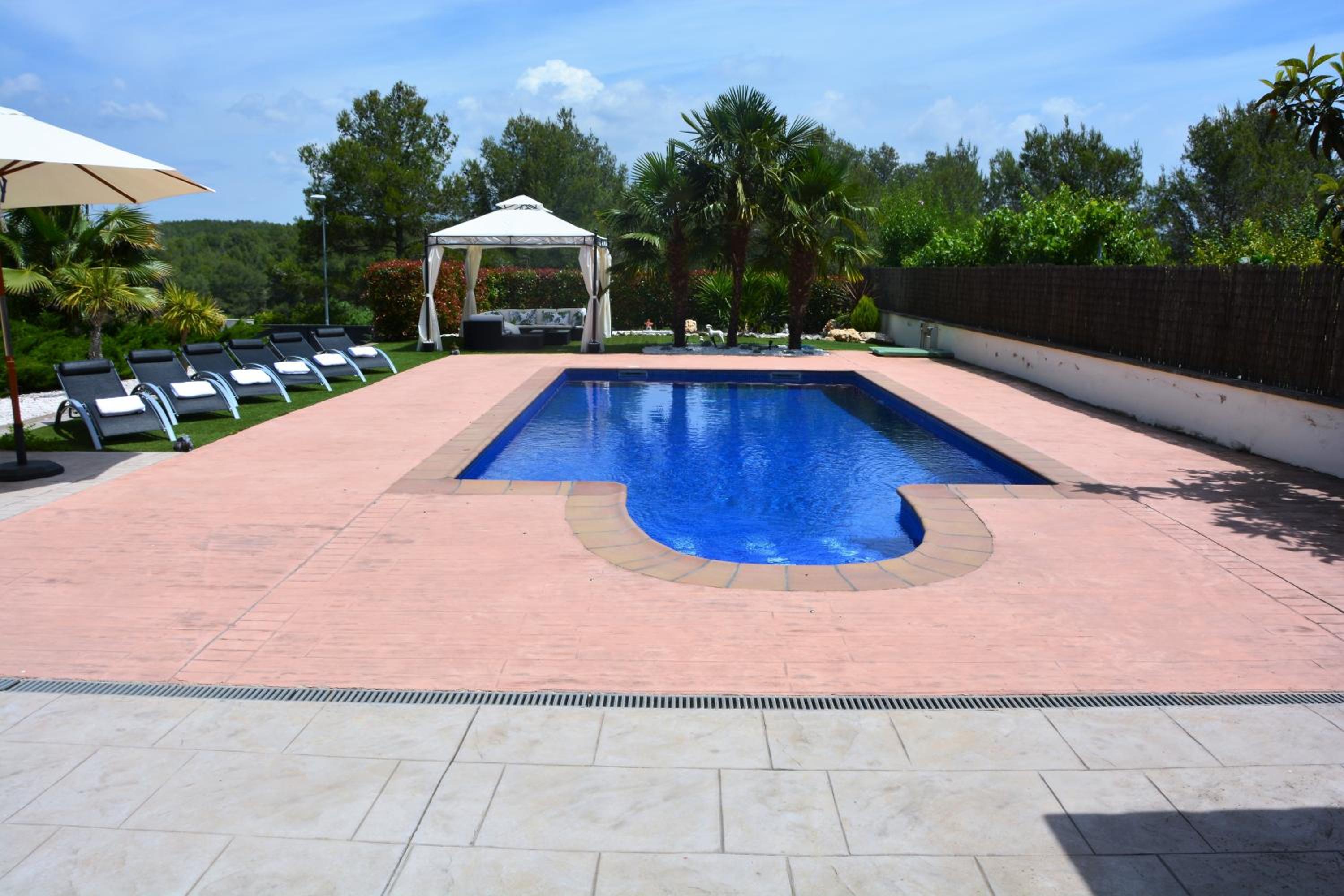Villa Sitges La Calma 10 minutes drive Sitges 2 minutes walk Garraf Park AC view 4