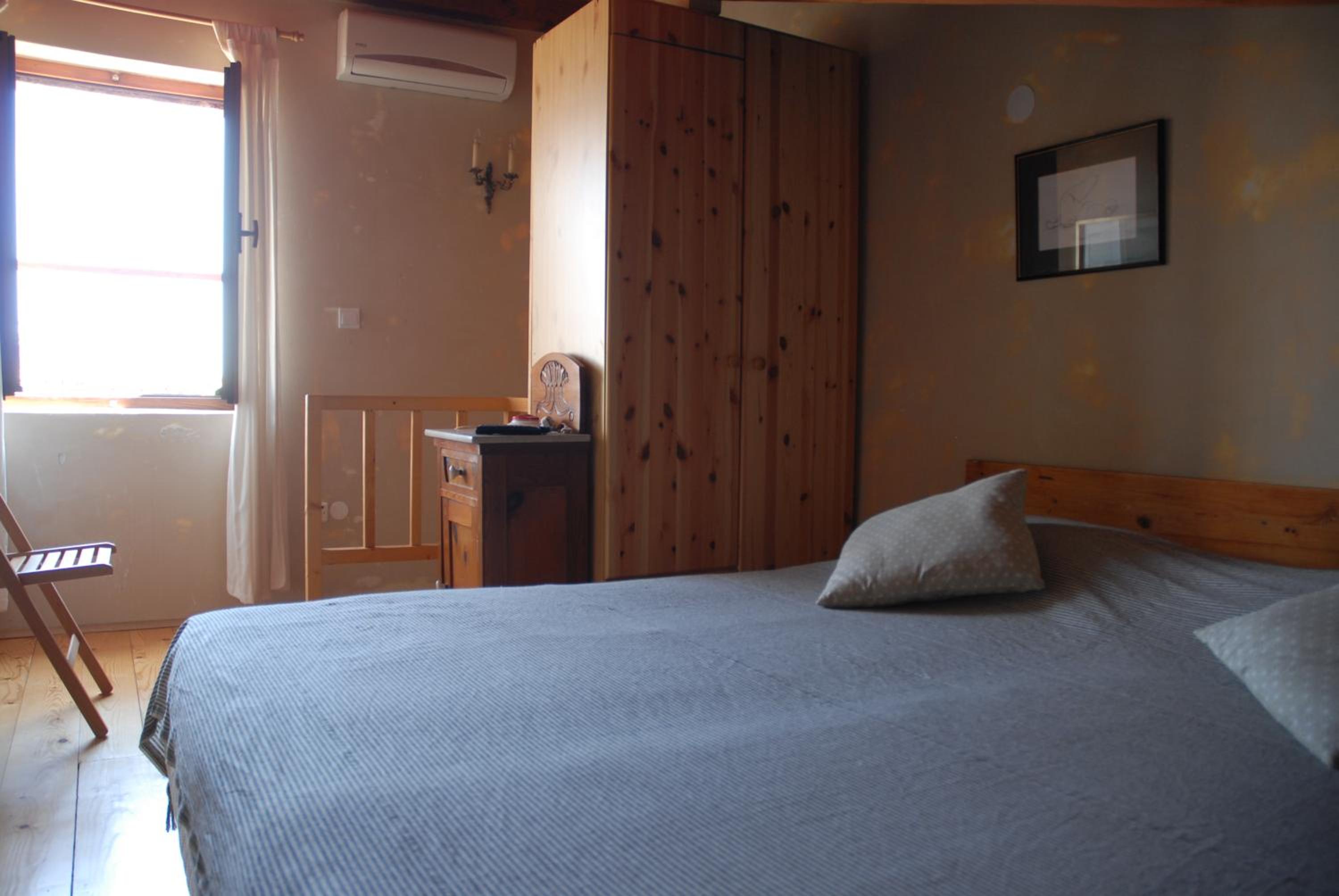 Kamene Priče rooms, music and food