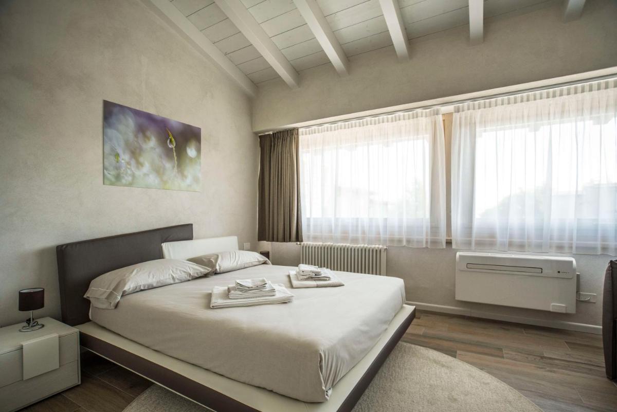 Relais Madergnago Gardapartments view 4