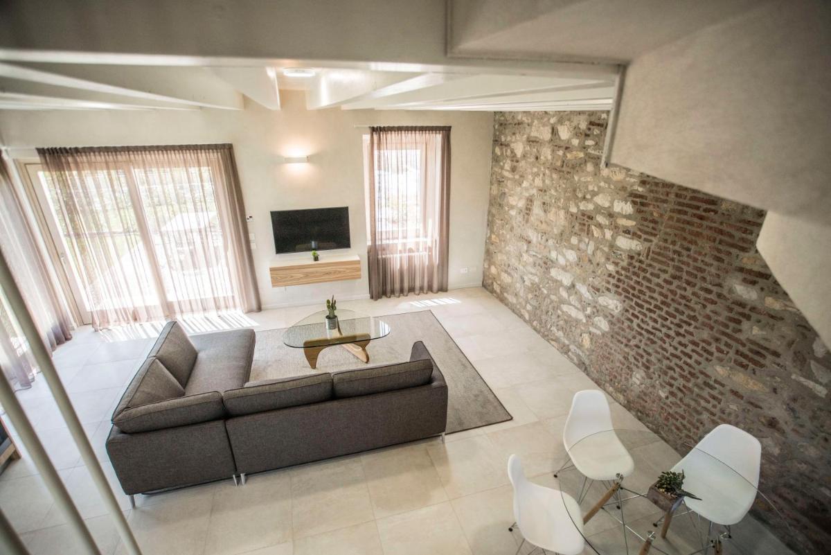 Relais Madergnago Gardapartments view 3