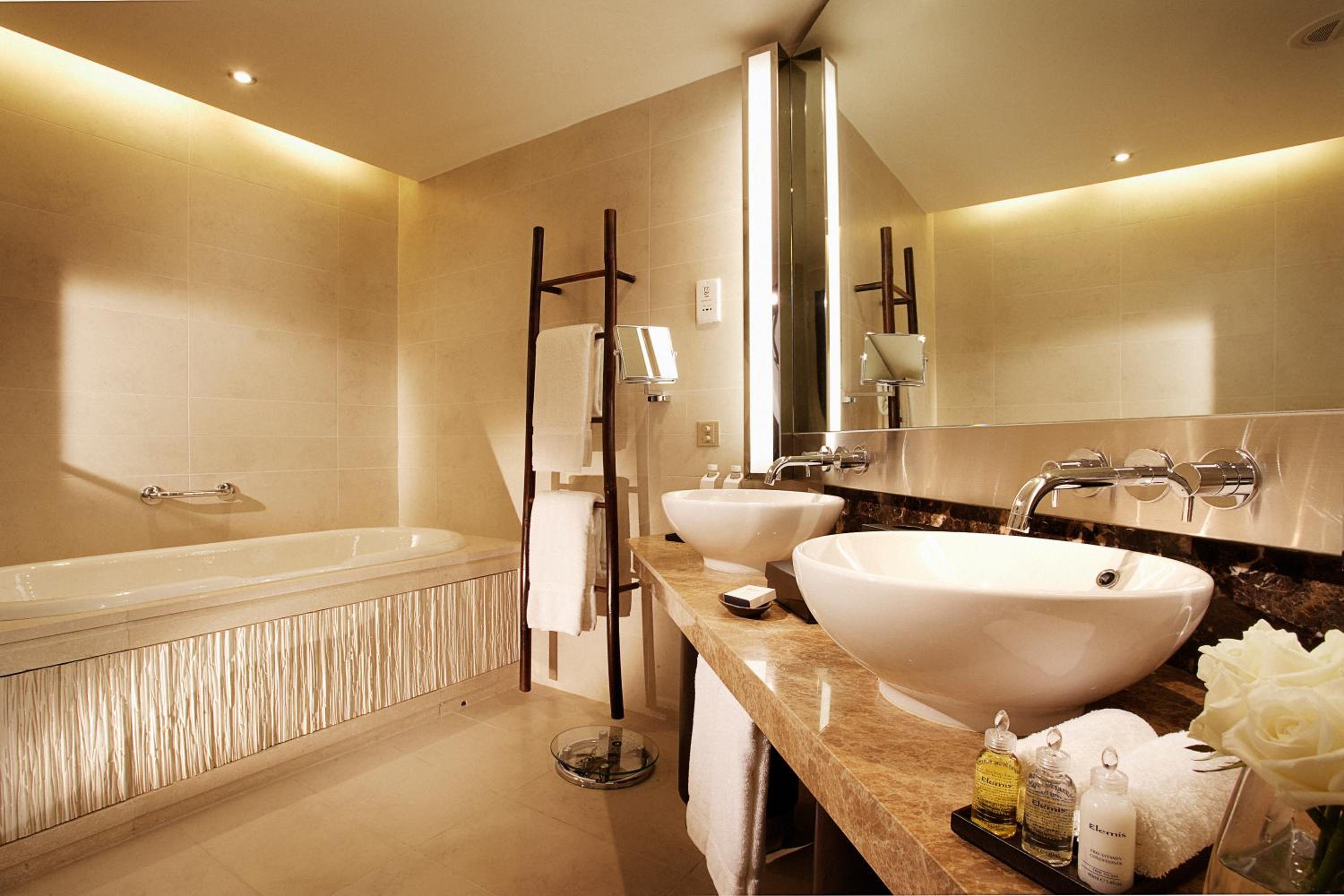 InterContinental Hanoi Westlake by IHG 136