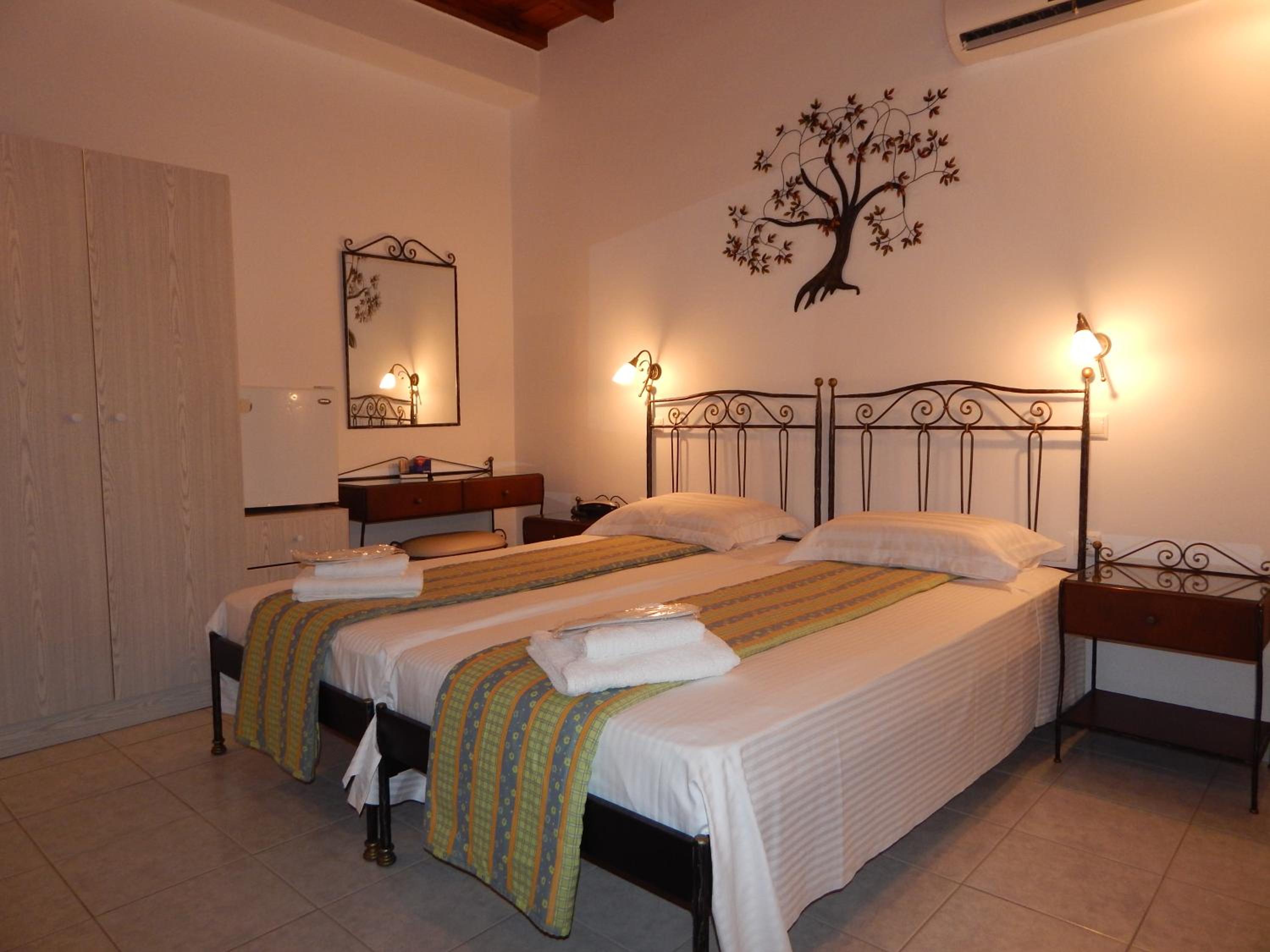 Tinos Suites & Apartments